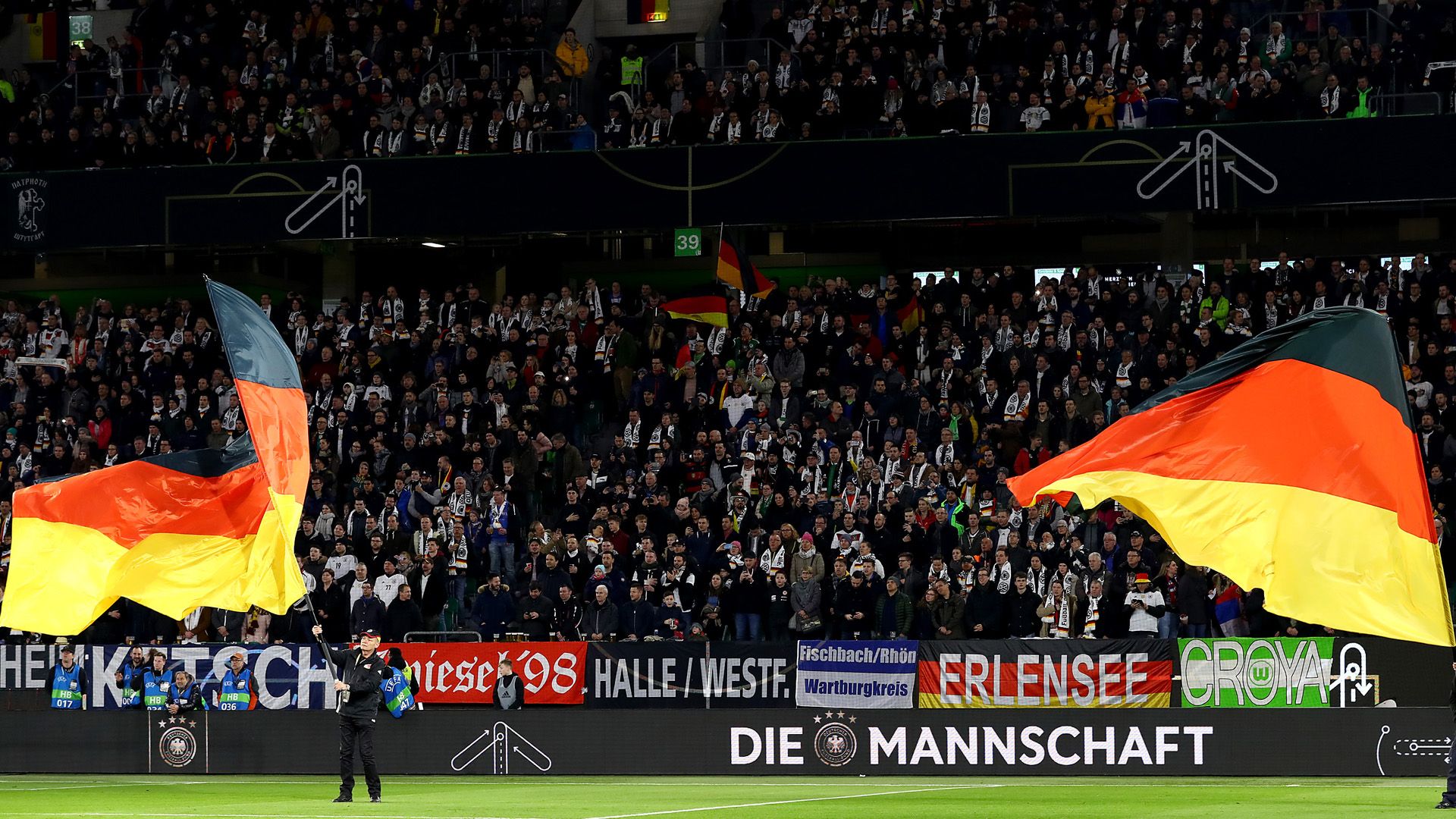 Deutschland Serbien Wolfsburg Flaggen 2019