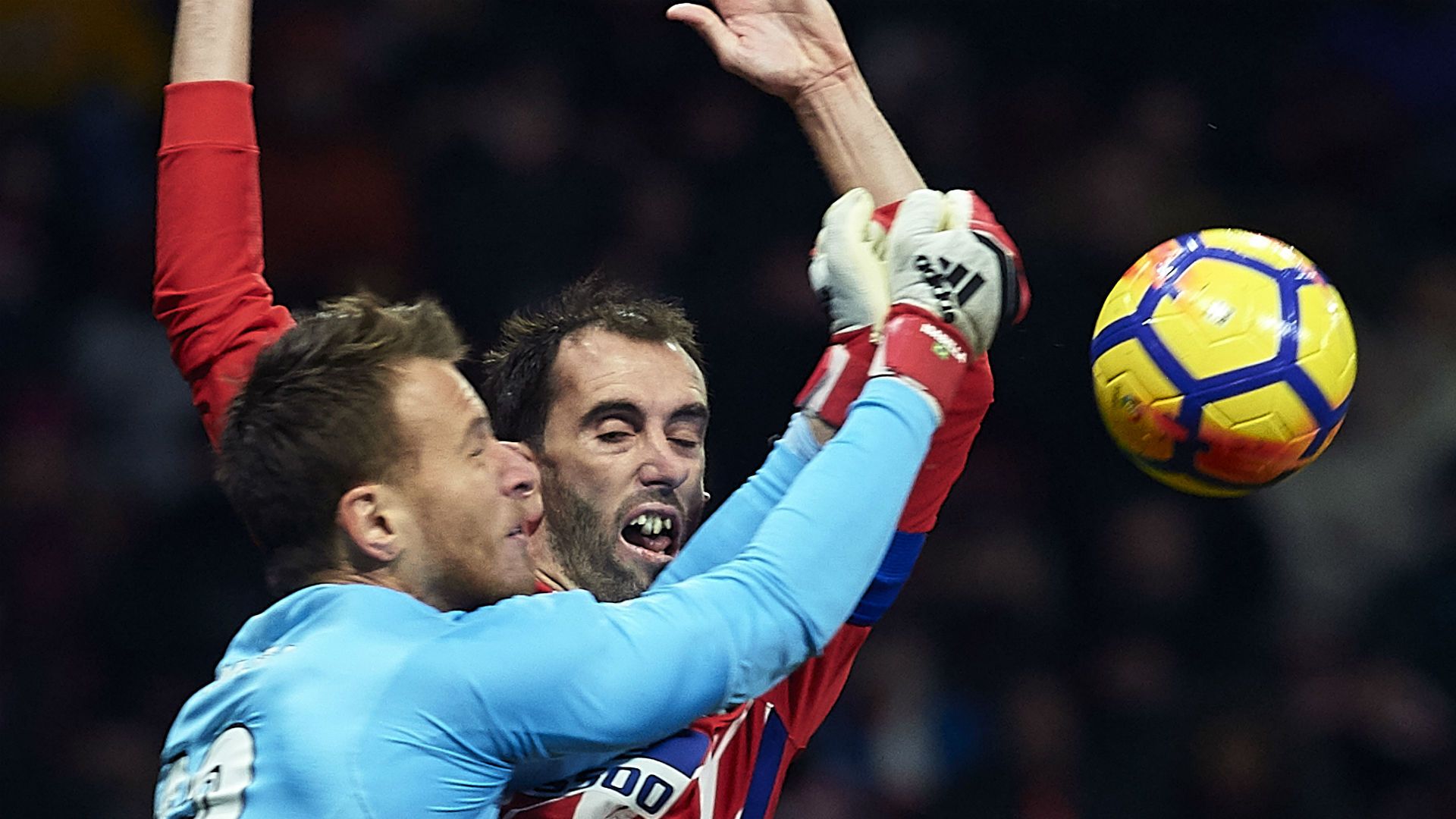 Neto Diego Godin Atletico Madrid Valencia