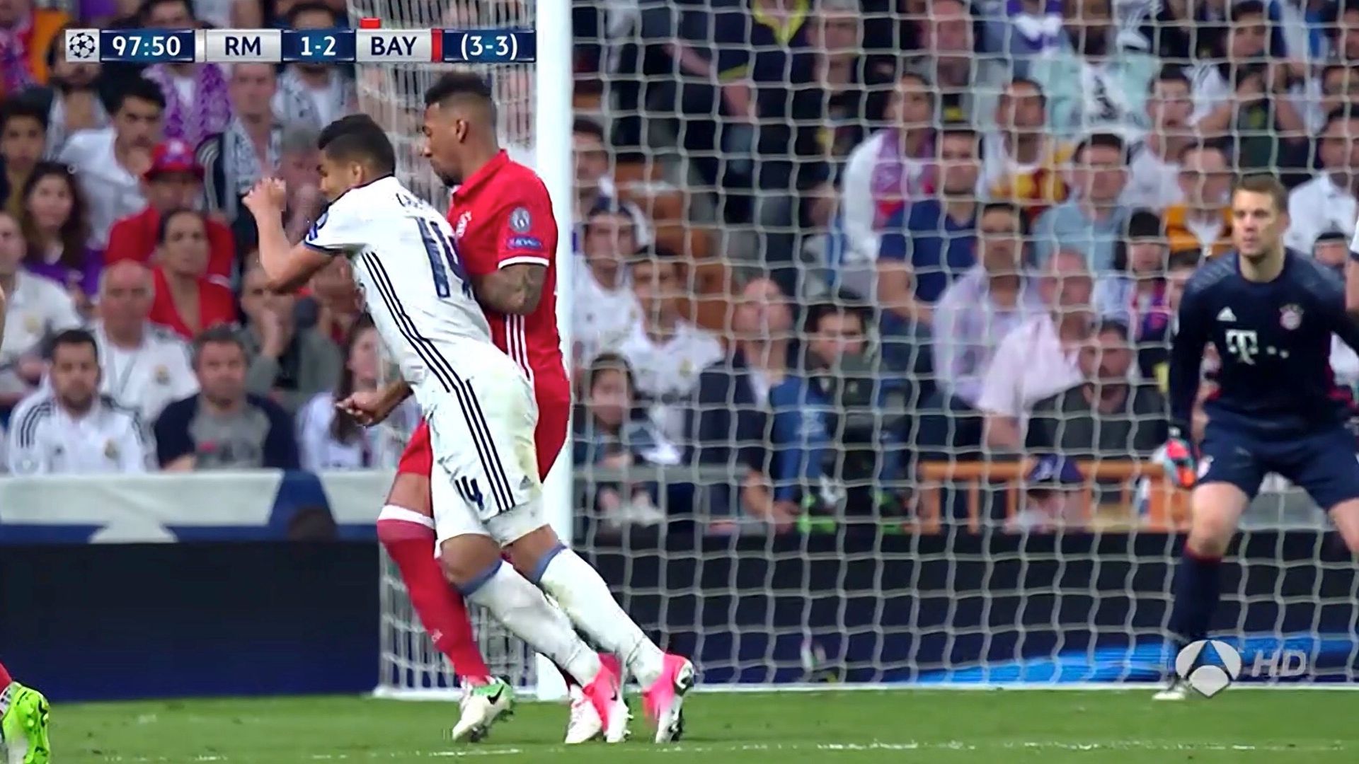Piscinazo Casemiro Real Madrid Bayern Munich UCL 18042017