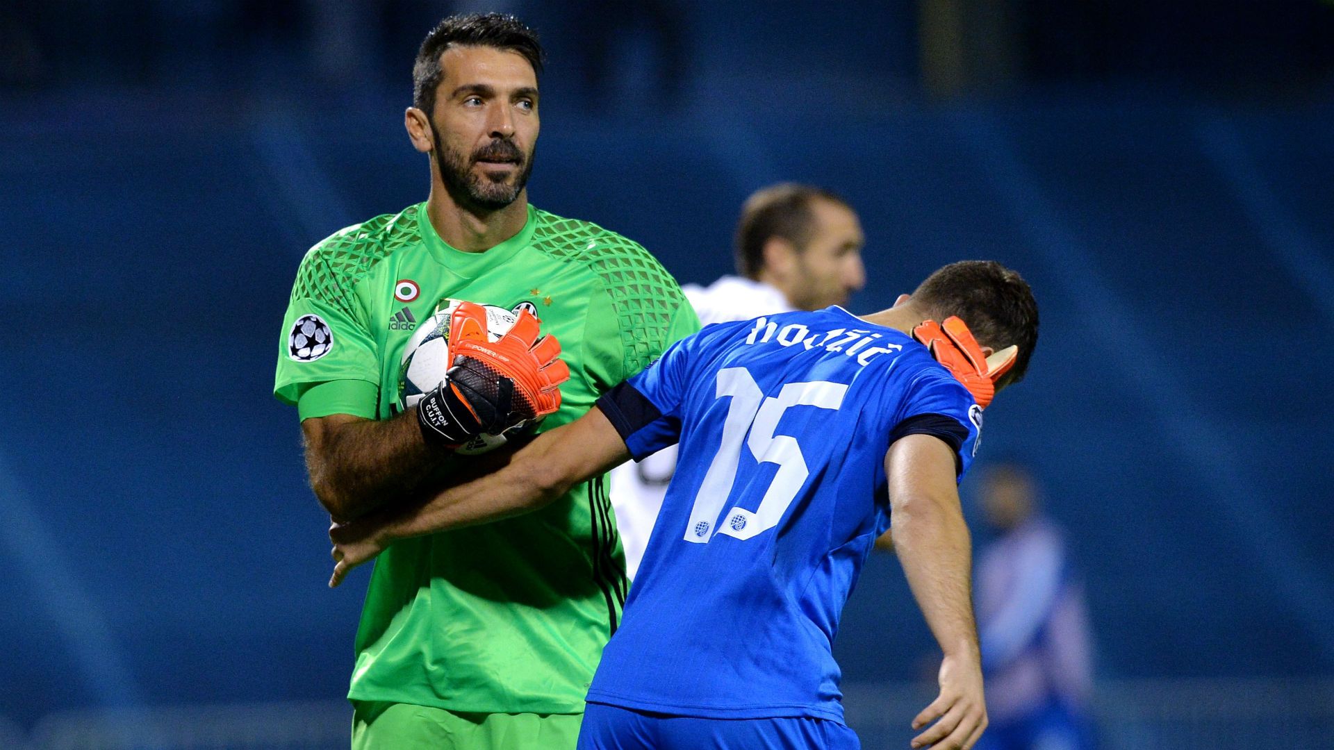 gianluigi buffon armin hodzic - dinamo juventus - champions league - 27092016