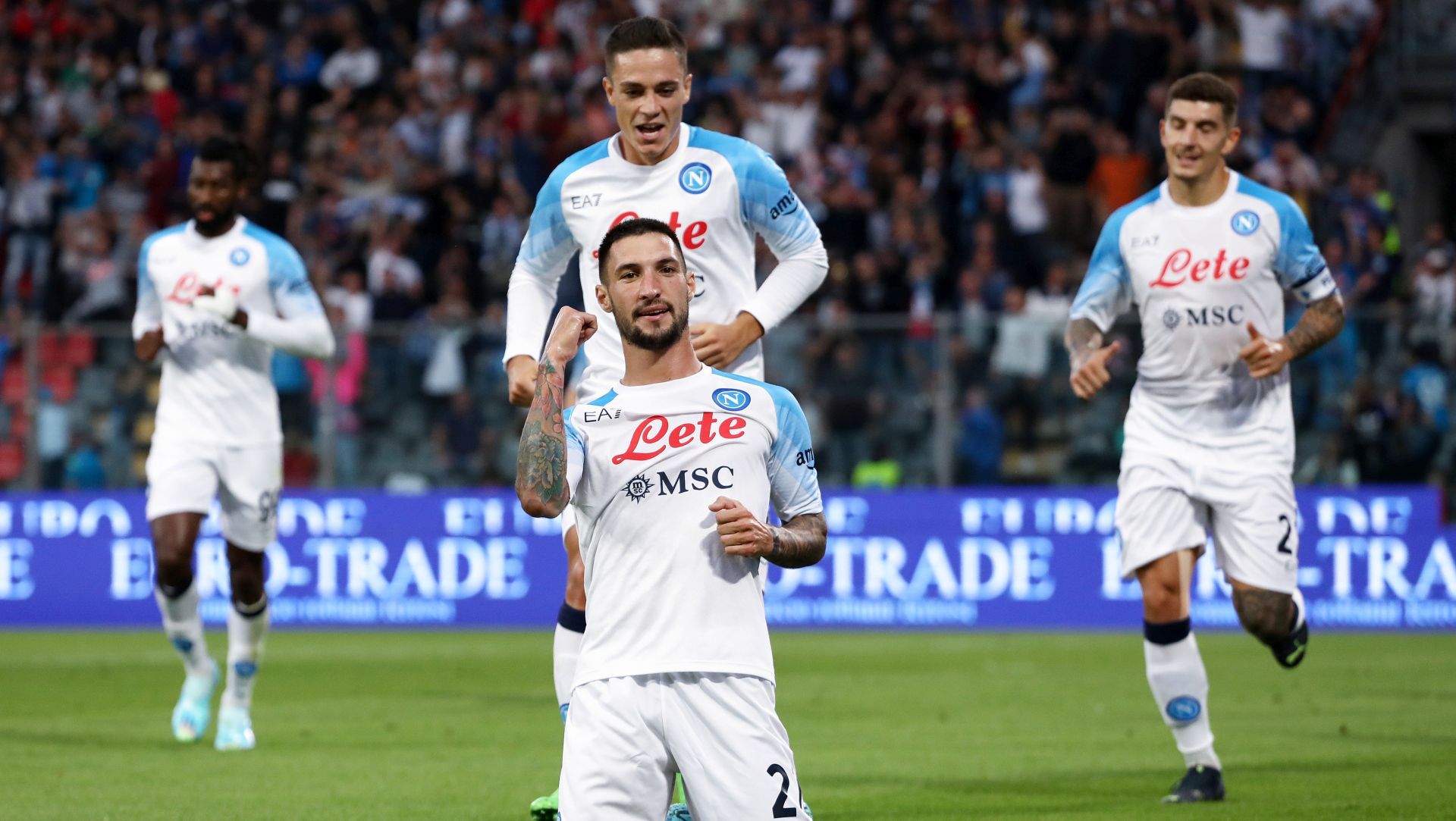 Politano Napoli celebrating 2022 2023