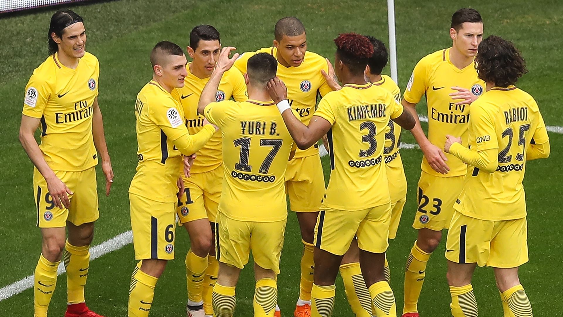 PSG celebrate at Nice