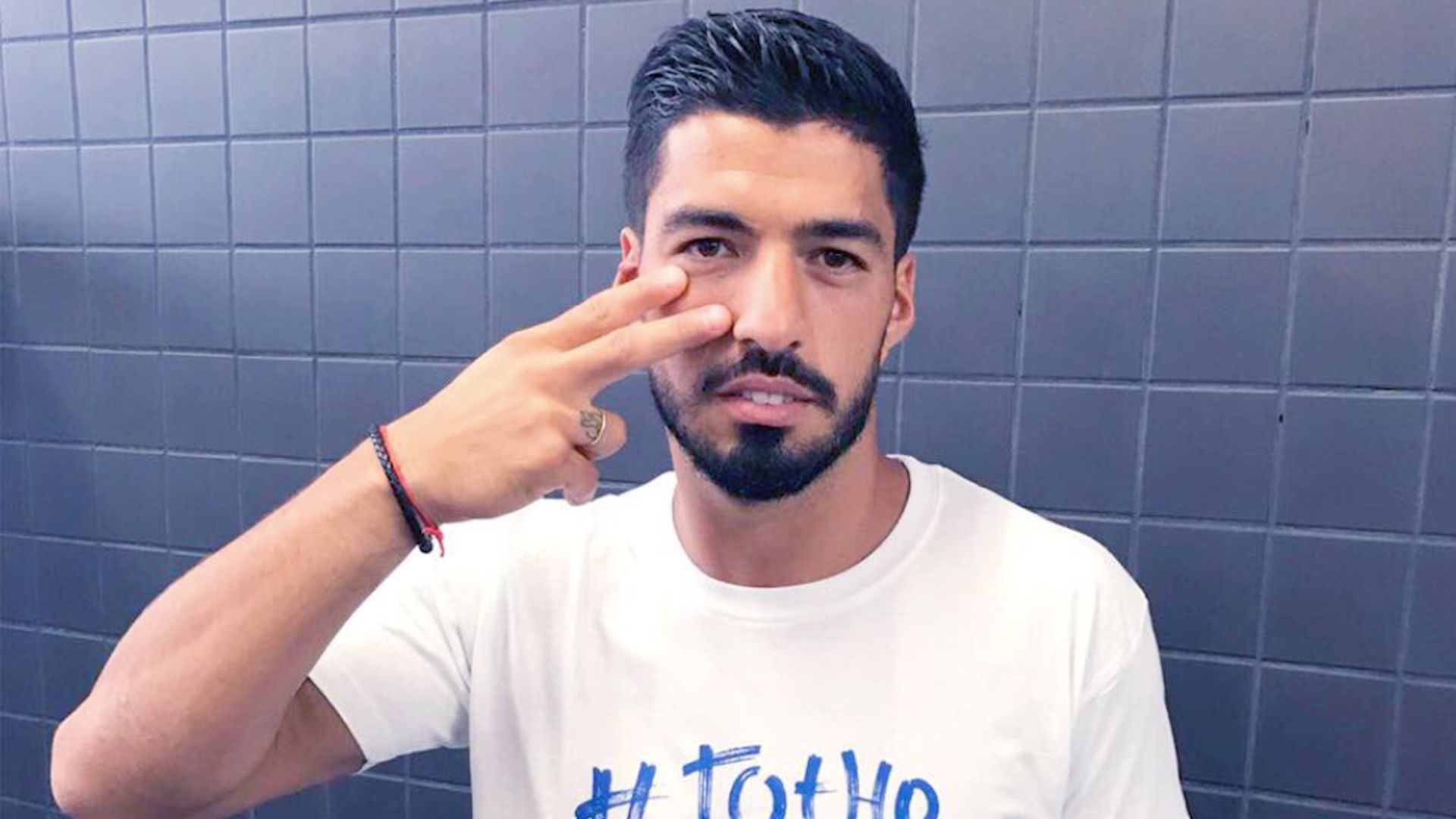 Luis Suarez solidario