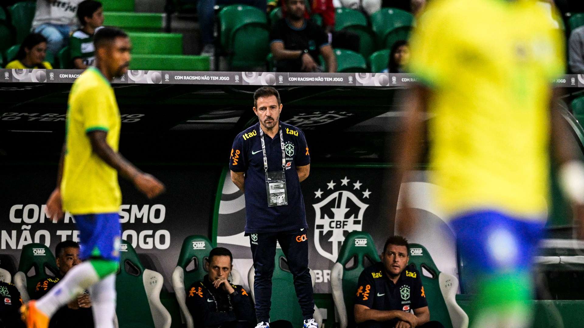 Ramón Menezes, sob o comando interino da seleção brasileira em amistoso contra Senegal, em 2023