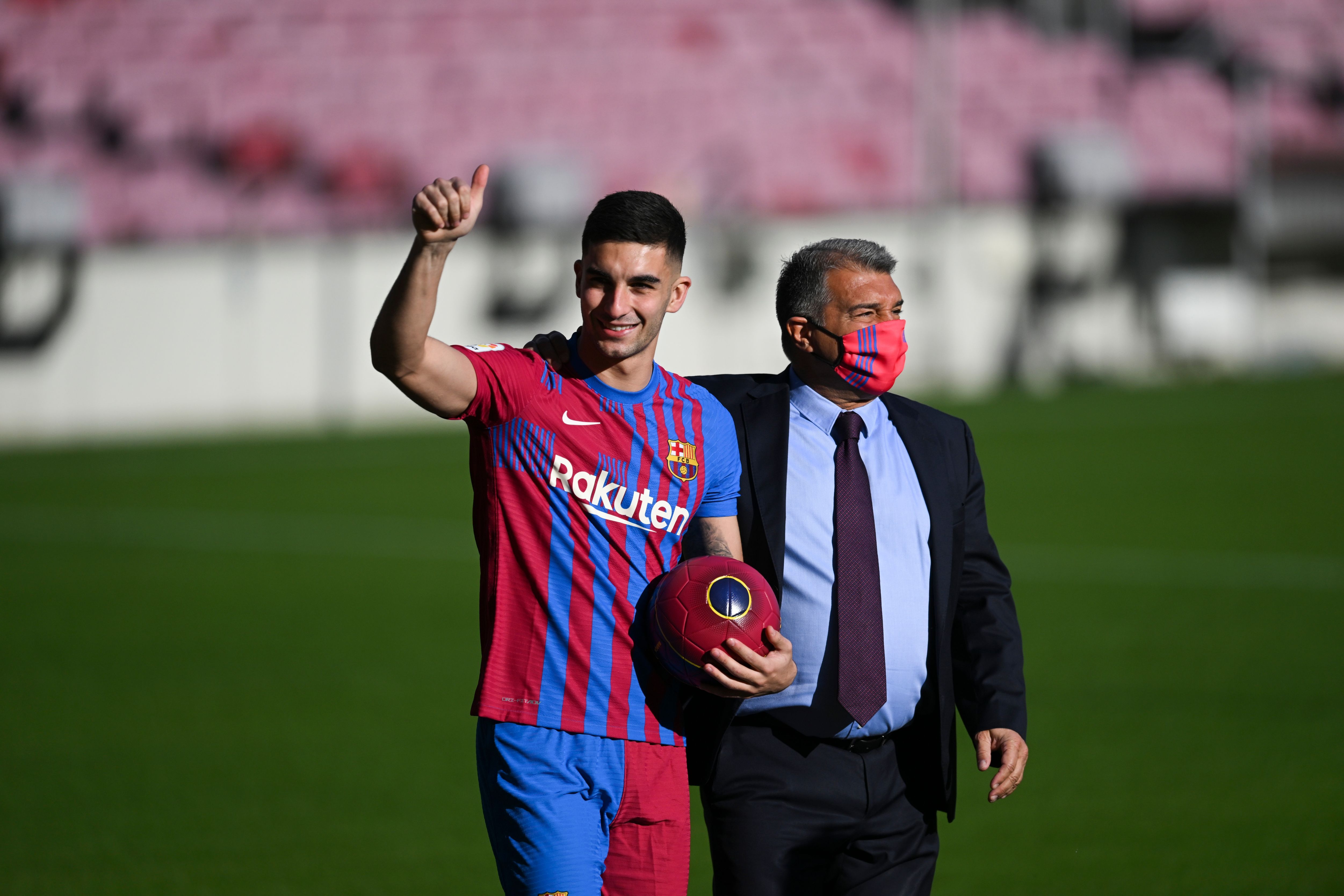 Ferran Torres Joan Laporta Barcelona