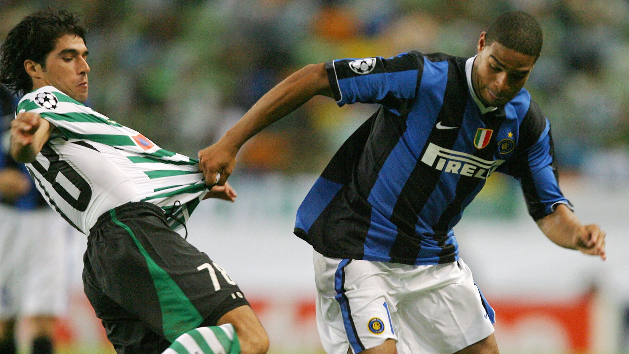 Abel Ferreira disputa bola com Adriano