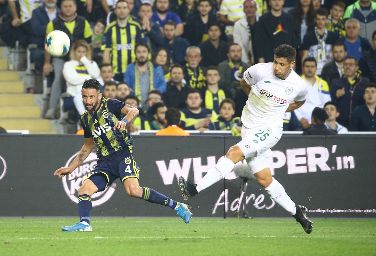 Mauricio Isla, Alper Uludag, Fenerbahce v Konyaspor 10262019