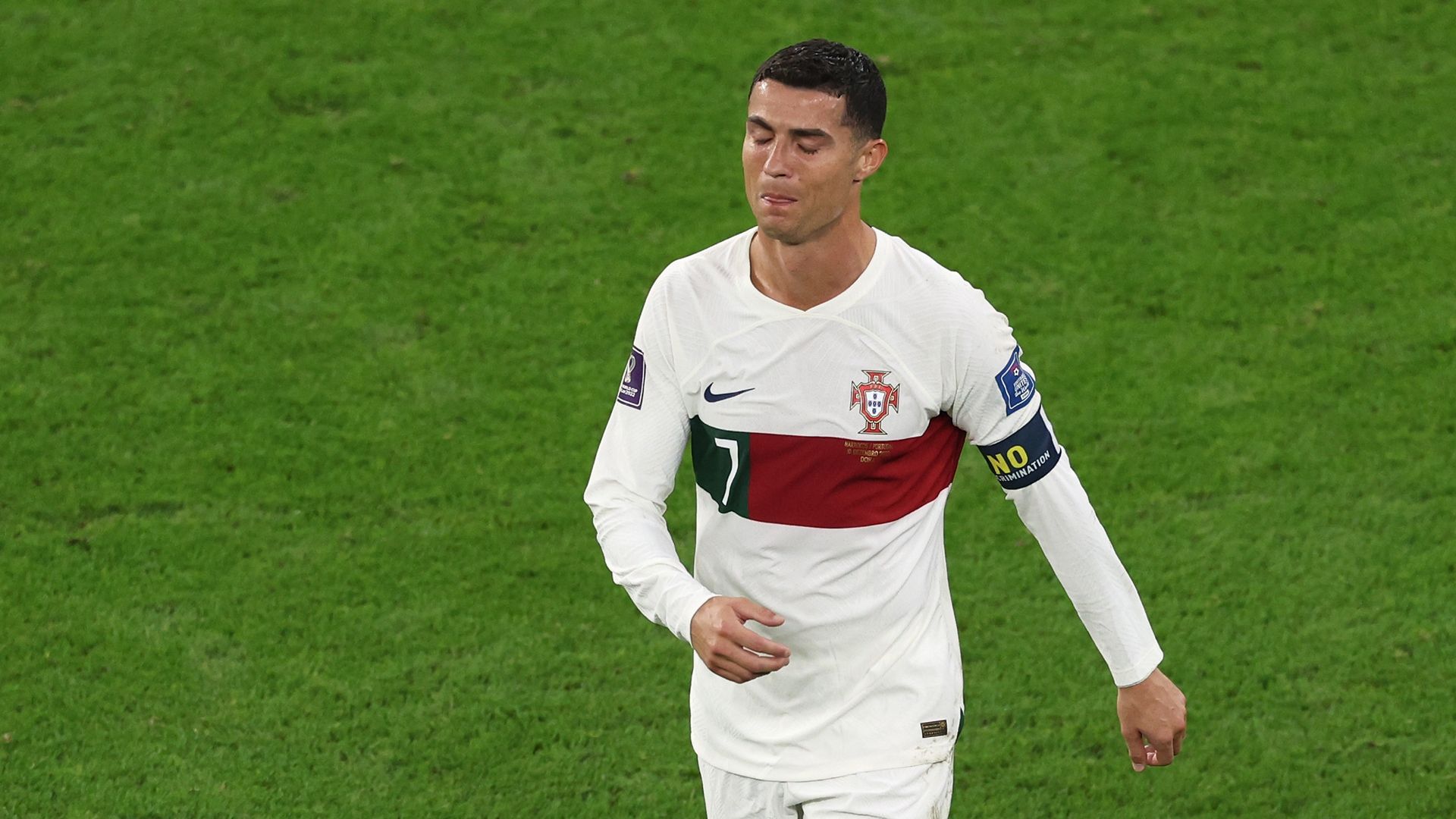 こらえきれず涙…C・ロナウド集大成のW杯、優勝の夢がベスト8で