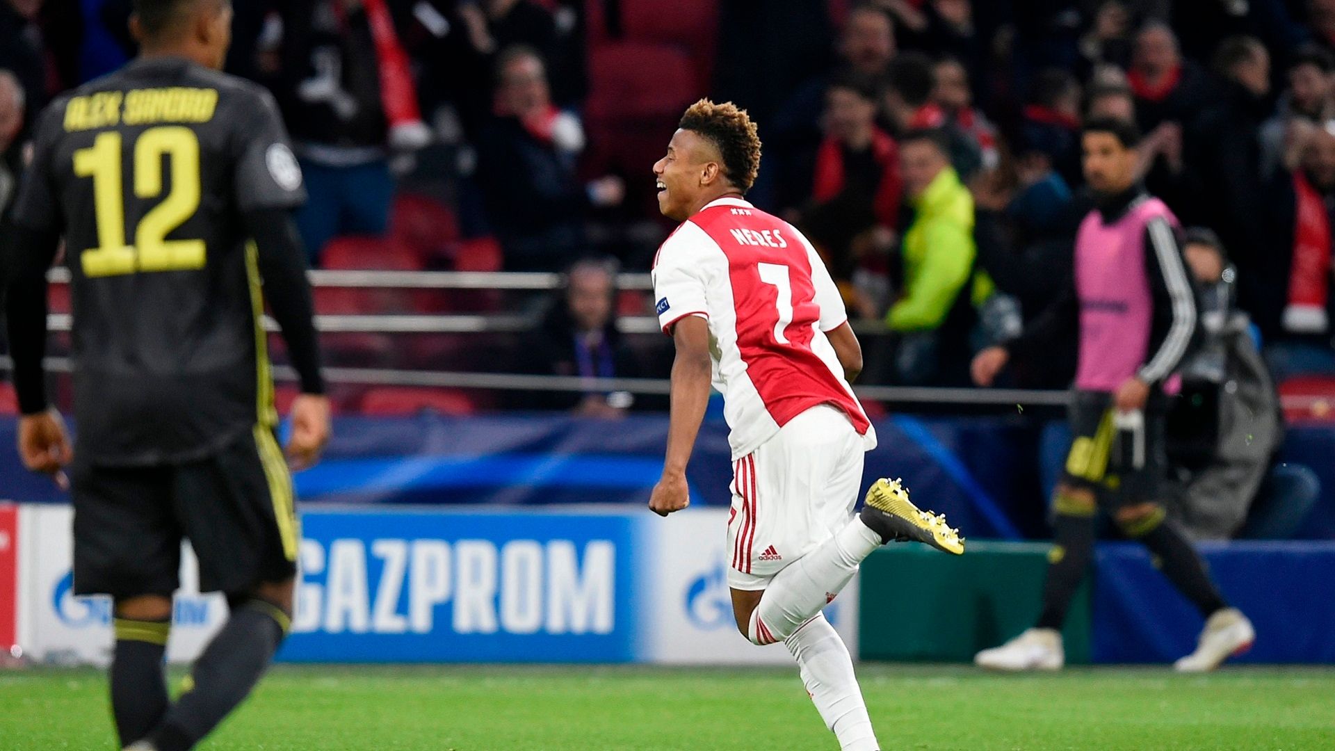 2019-04-11 Neres Ajax