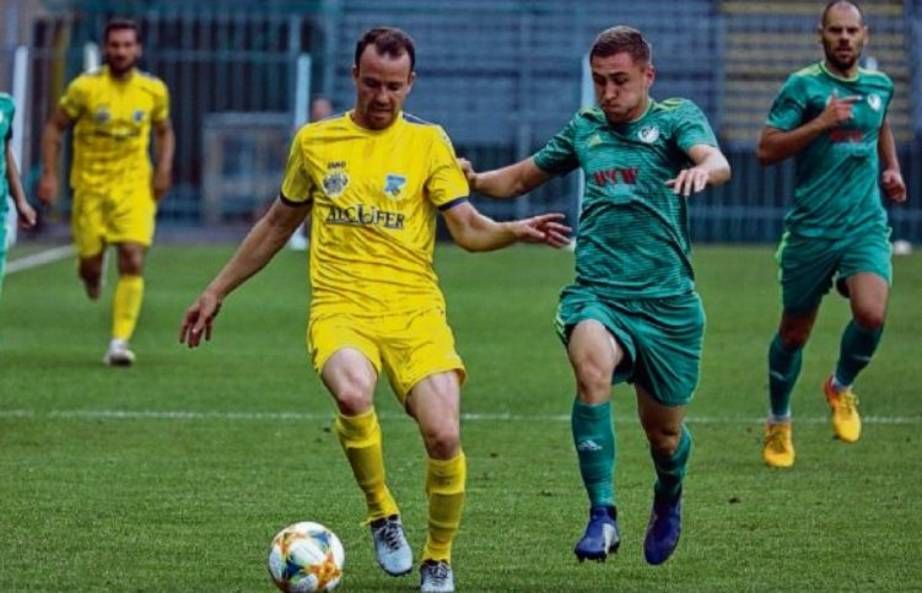 Koltai Tamás (sárgában)