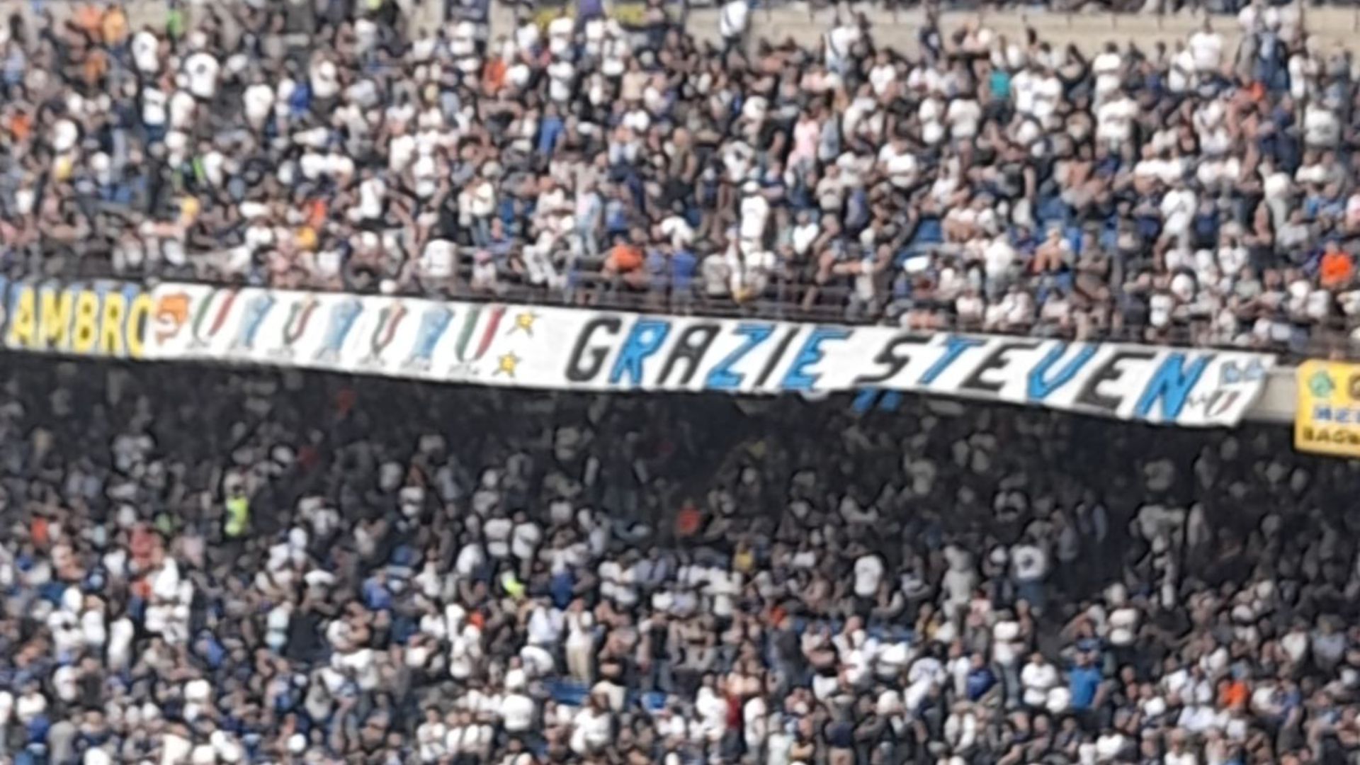 Striscione tifosi Inter Zhang