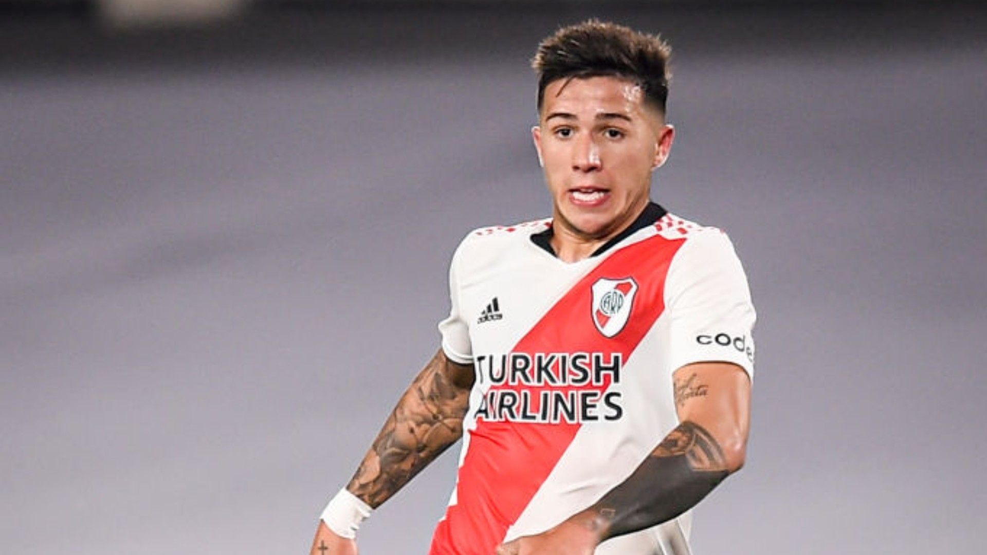 Enzo Fernández en partido con river torneo liga profesional 2021