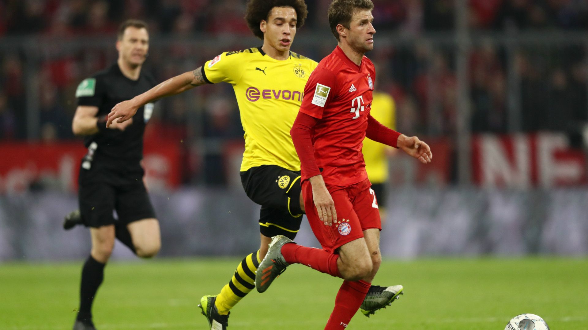 AXEL WITSEL BORUSSIA DORTMUND THOMAS MÜLLER BAYERN MÜNCHEN BUNDESLIGA 09112019