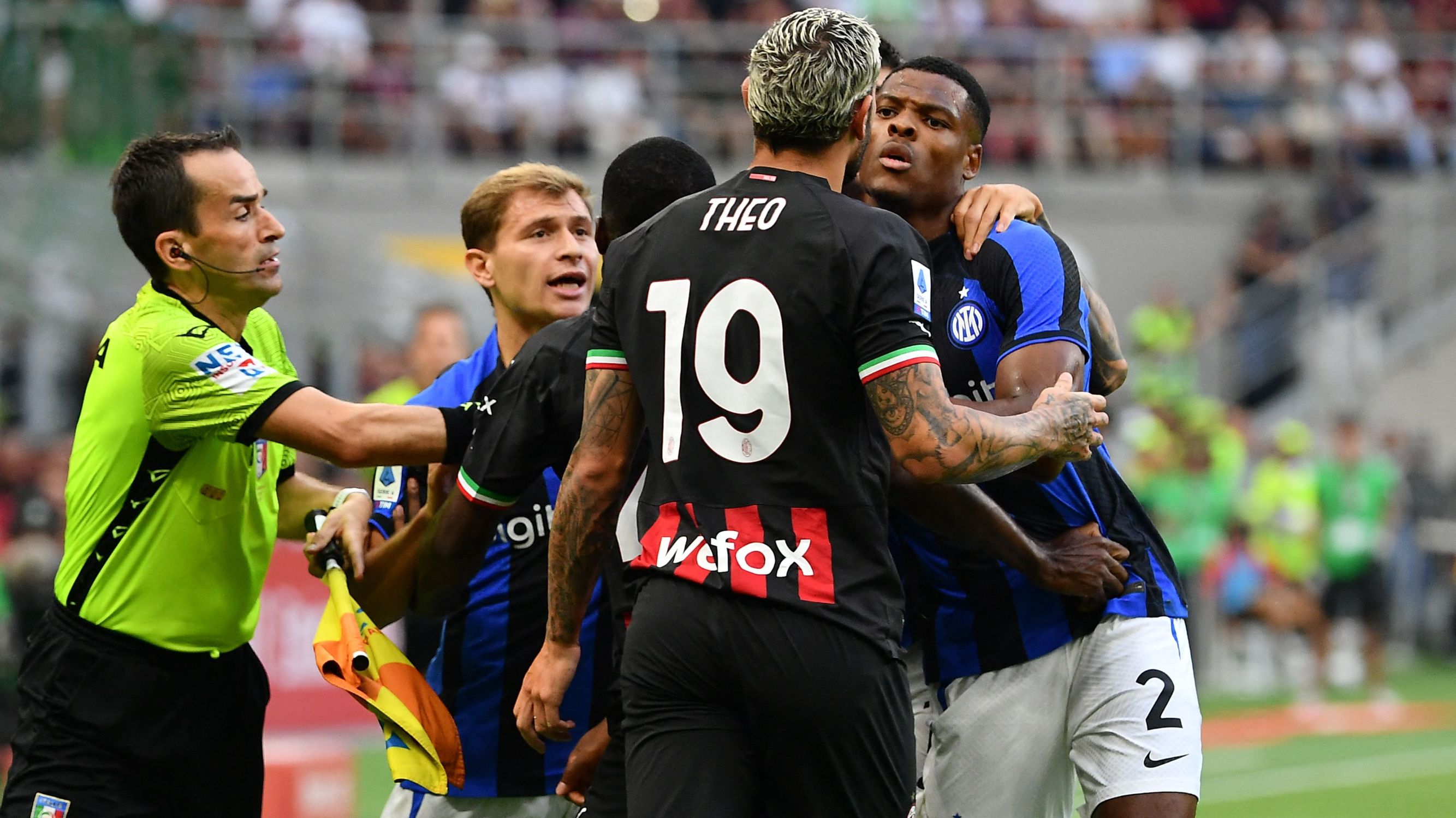 Theo Hernandez Dumfries desktop