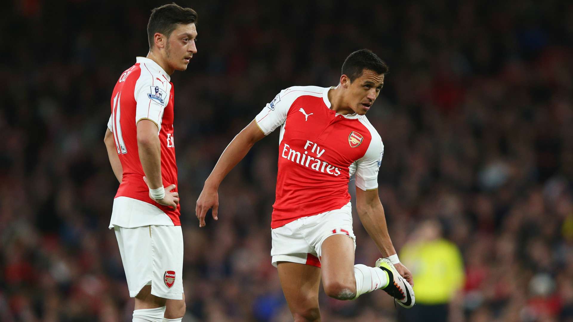 mesut ozil alexis sanchez - cropped