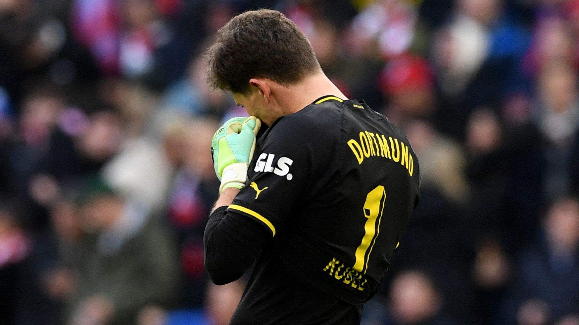 GREGOR KOBEL BORUSSIA DORTMUND BUNDESLIGA 01042023