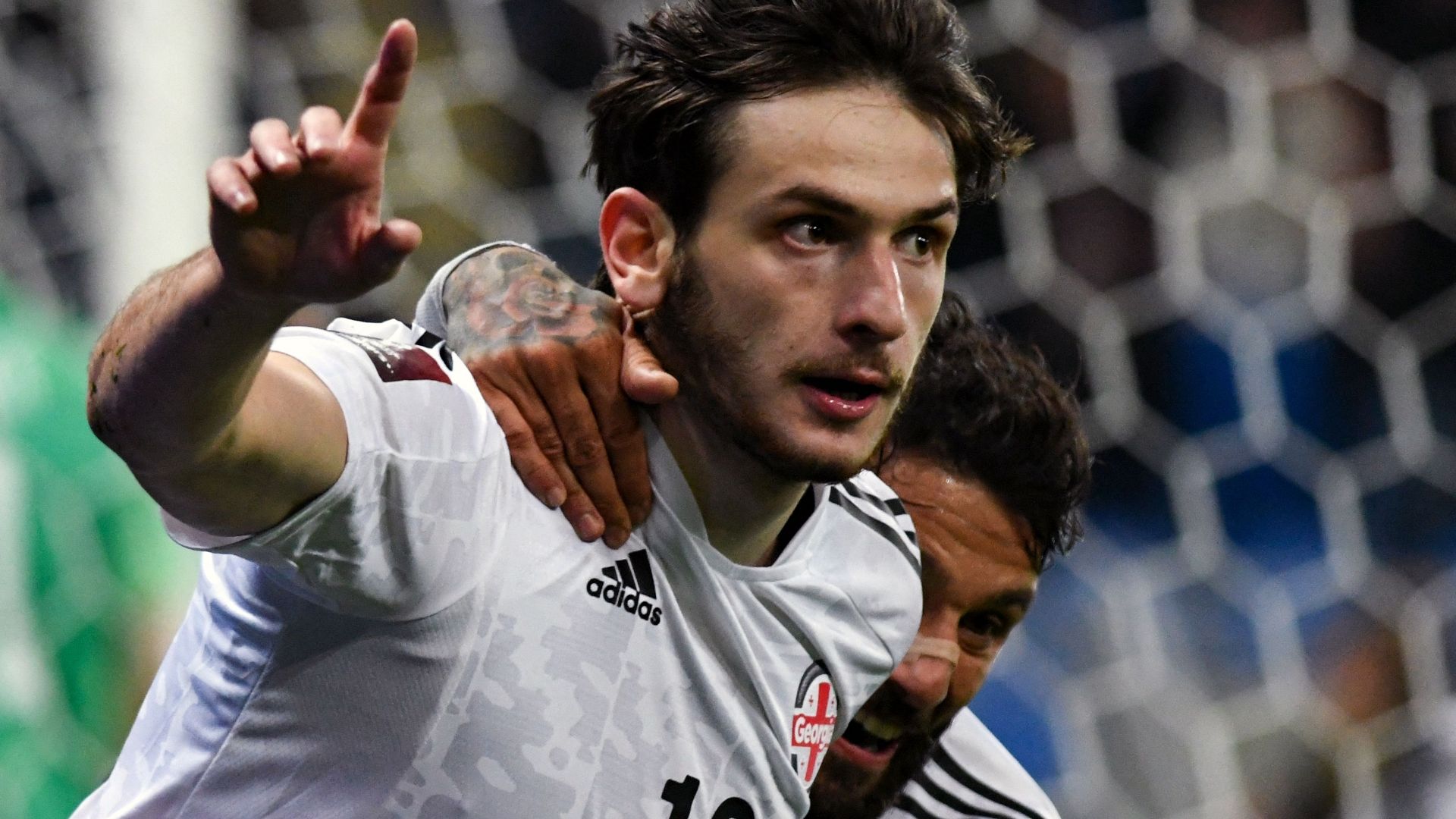 Kvaratskhelia vs. Suecia