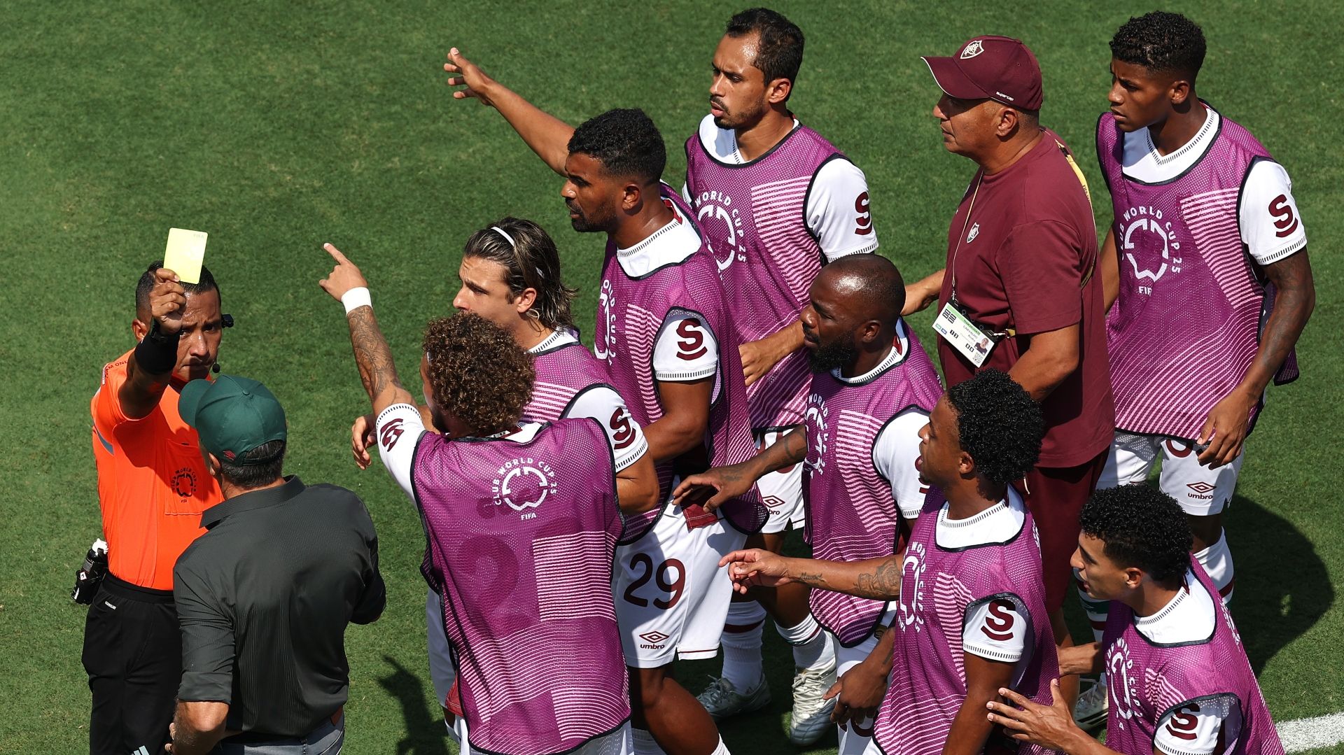 Portaluppi yellow card Inter Fluminense