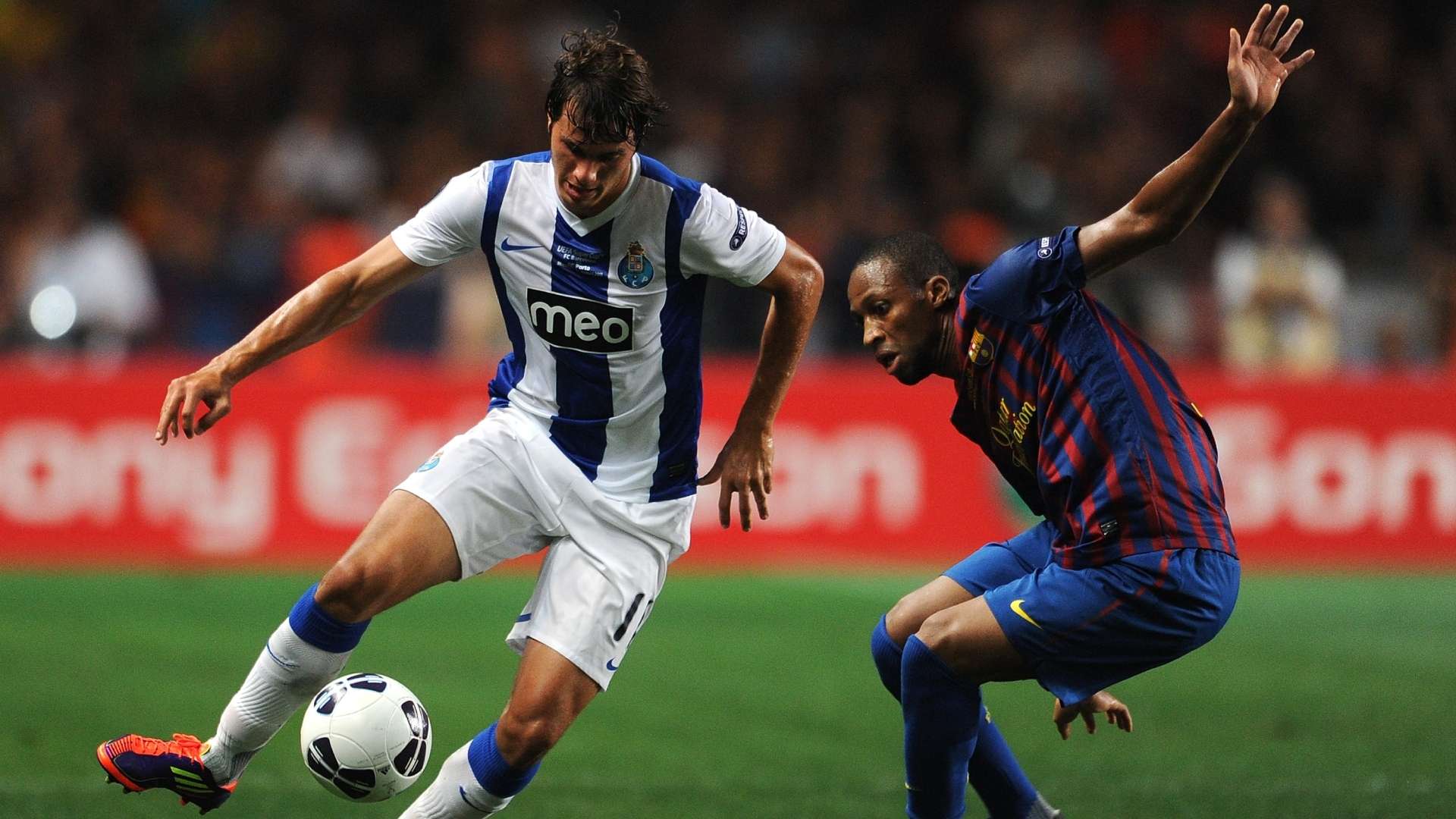 SEYDOU KEITA VÍCTOR VALDES BARCELONA PORTO SUPERCOPA EUROPA 2011