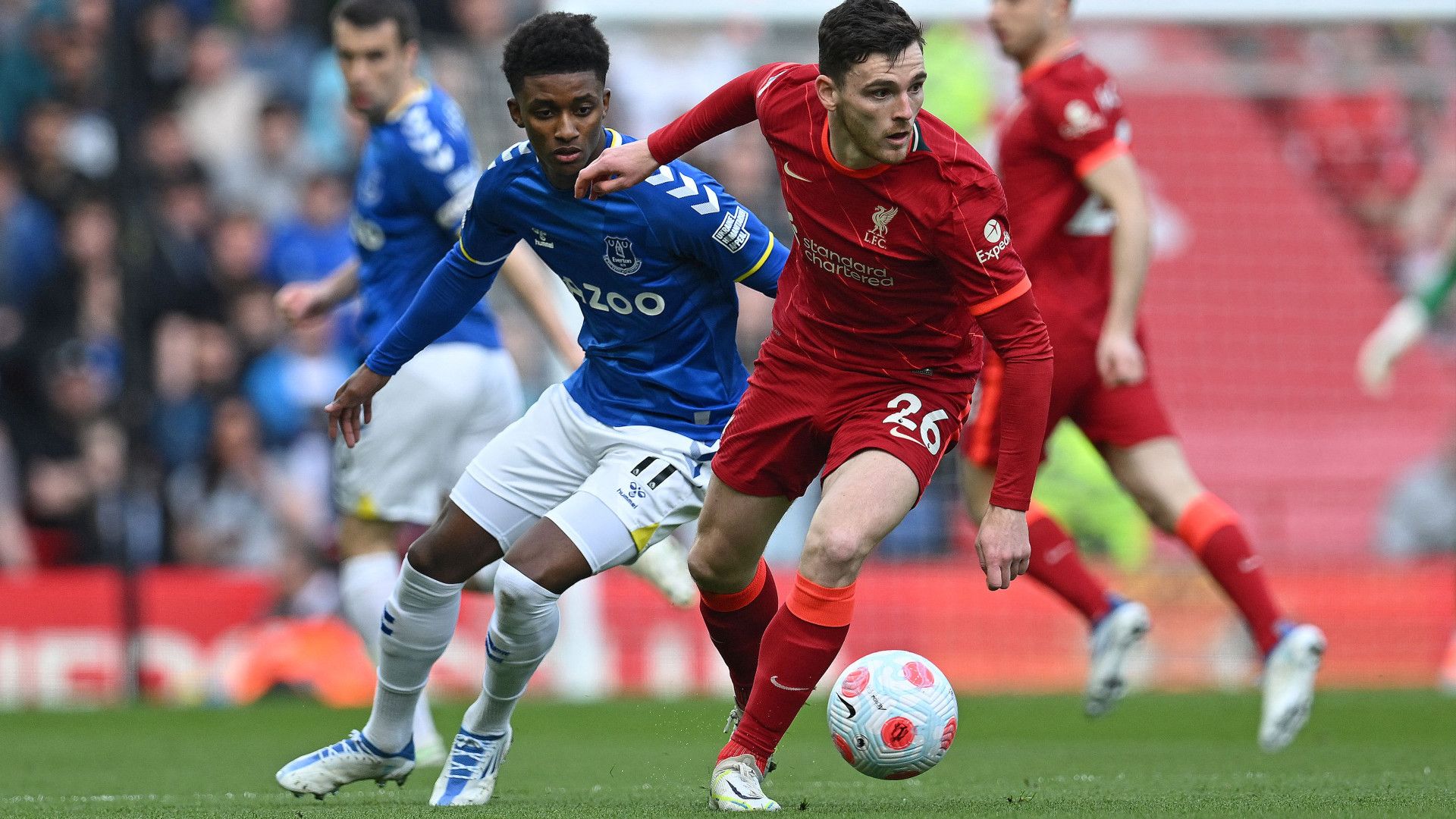 DEMARAI GRAY EVERTON ANDY ROBERTSON LIVERPOOL PREMIER LEAGUE 24042022