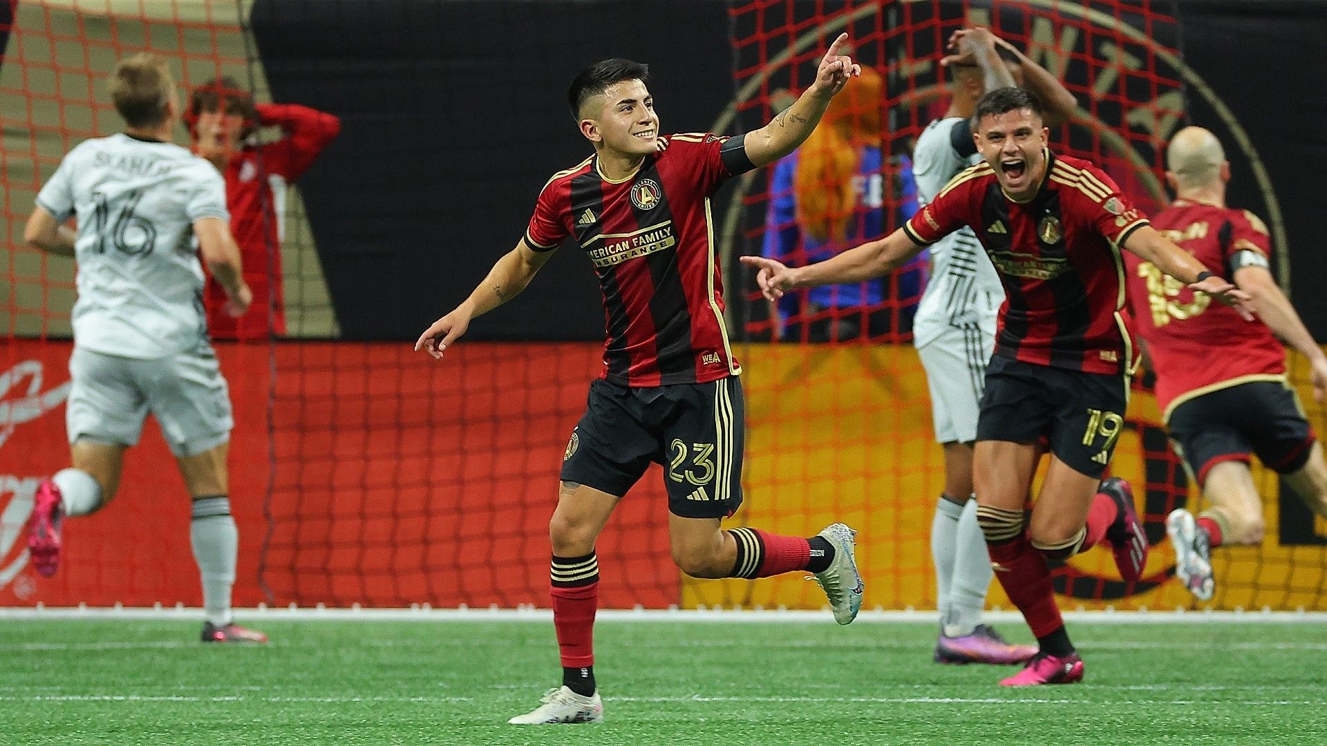 Thiago Almada Atlanta United free kick 2023