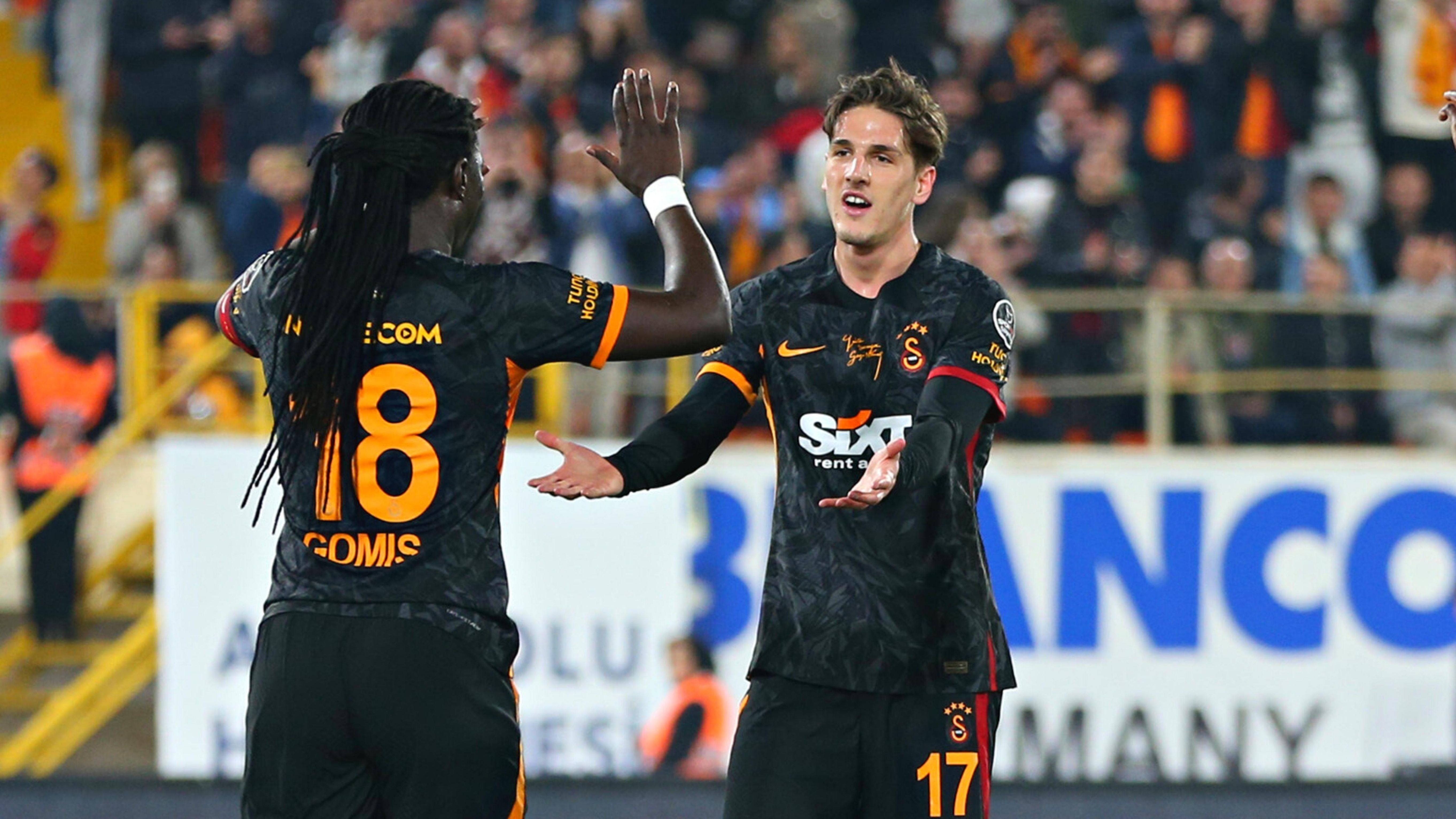 Nicolo Zaniolo Bafetimbi Gomis Galatasaray 2023