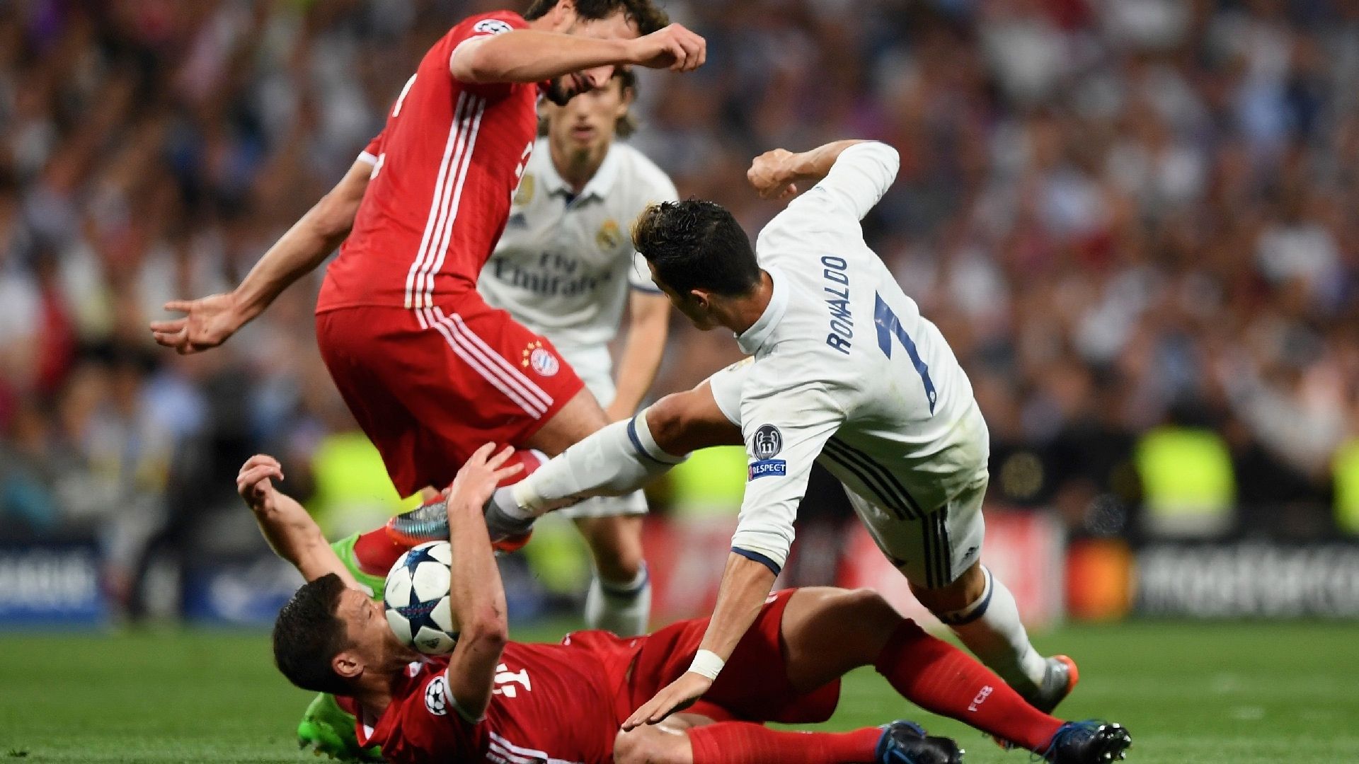 Cristiano Ronaldo MAts Hummels Xabi Alonso Real Madrid Bayern Munich UCL 18042017