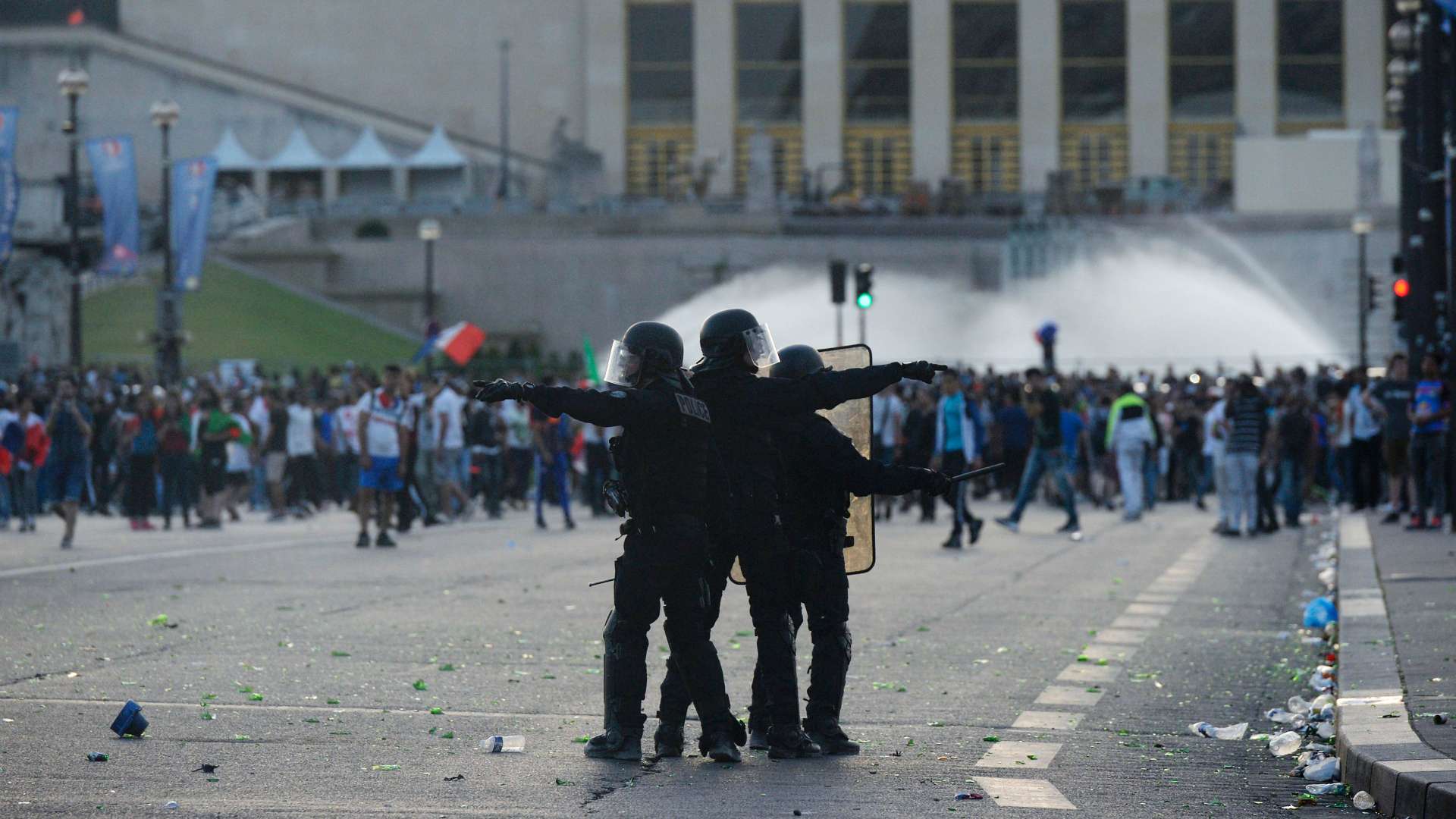 Clashes in Paris before Portugal-France