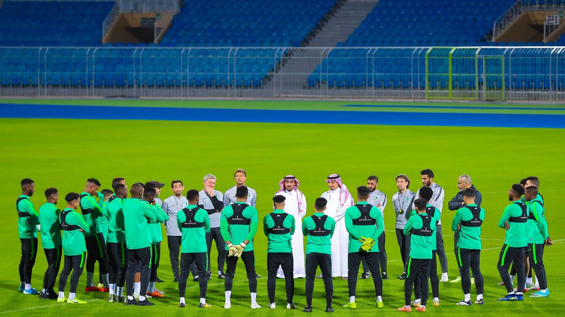 الأمير عبد العزيز الفيصل رفقة المنتخب السعودي