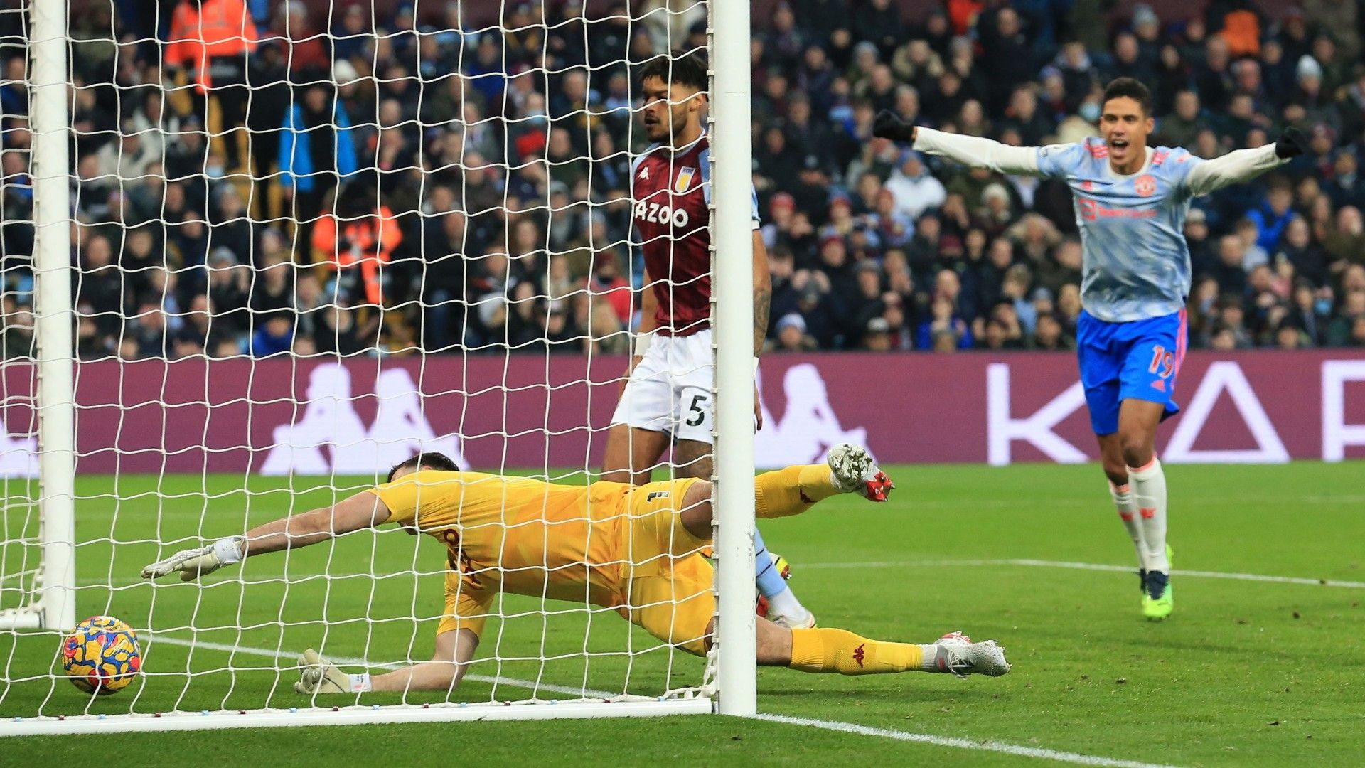 Emiliano Martinez Aston Villa vs Man Utd Premier League 2021-22