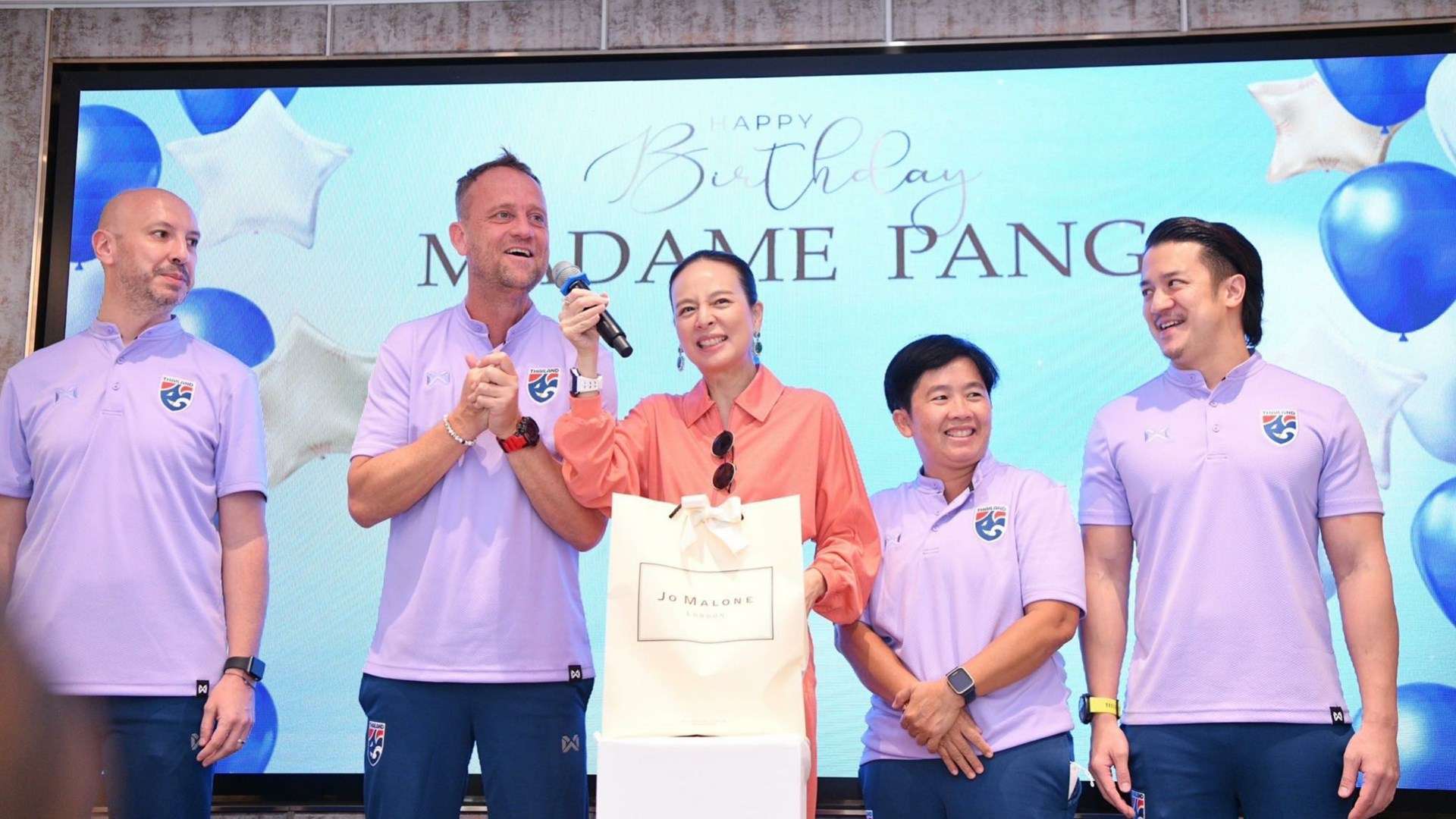 นวลพรรณ ล่ำซำ