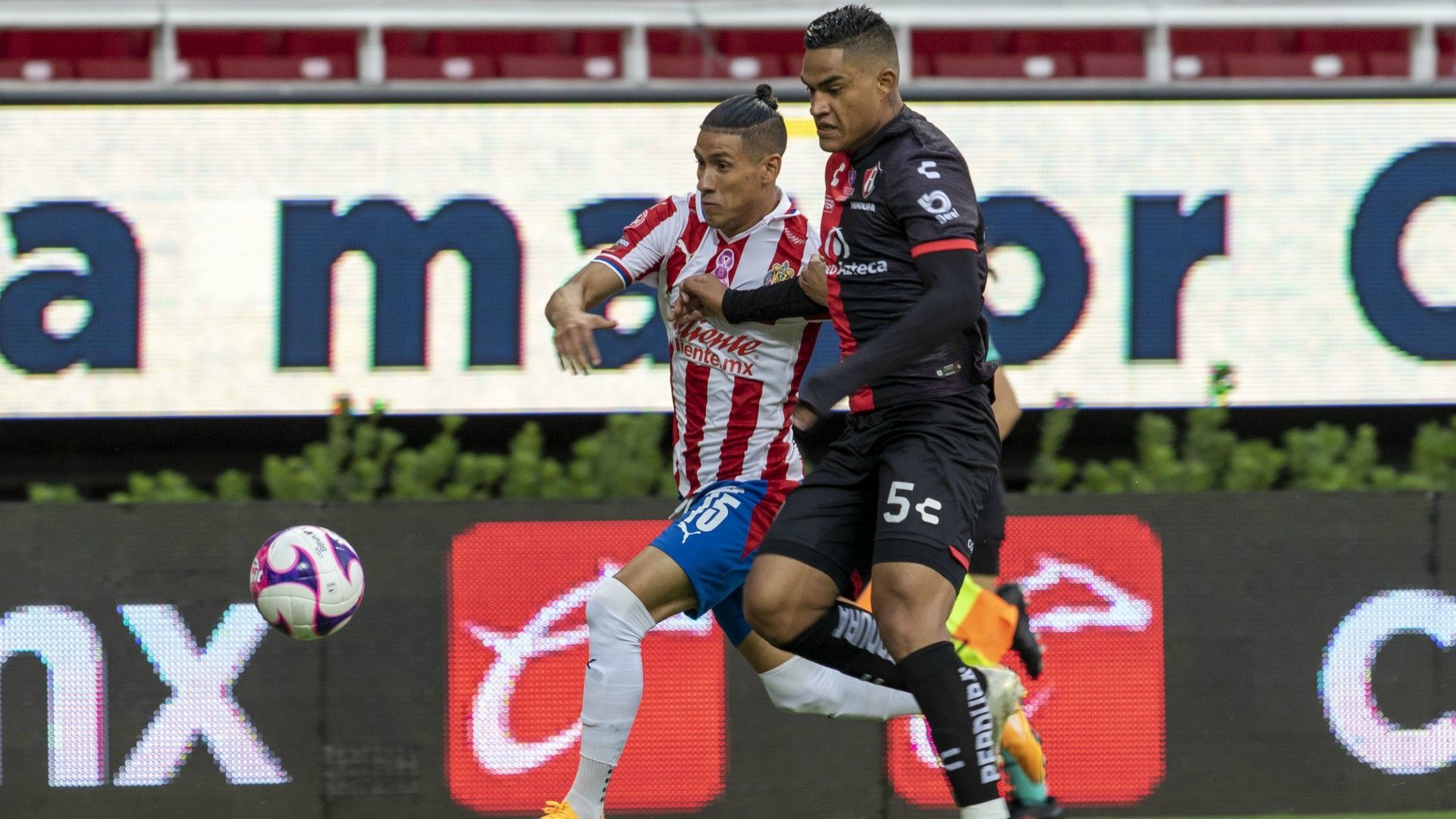 Anderson Santamaria Uriel Antuna Chivas vs Atlas 171020
