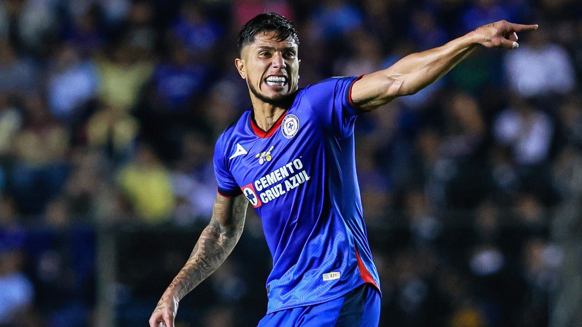 Carlos Salcedo Cruz Azul