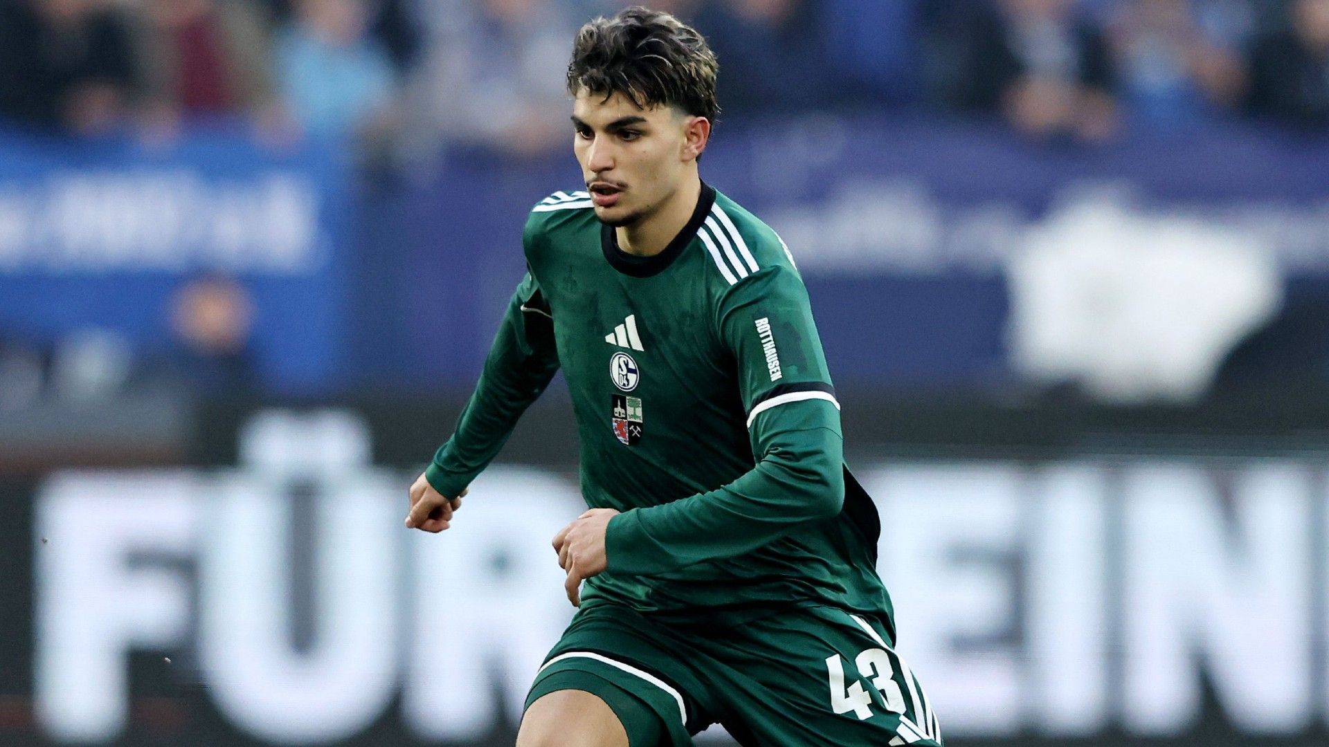 Mertcan Ayhan of FC Schalke 04