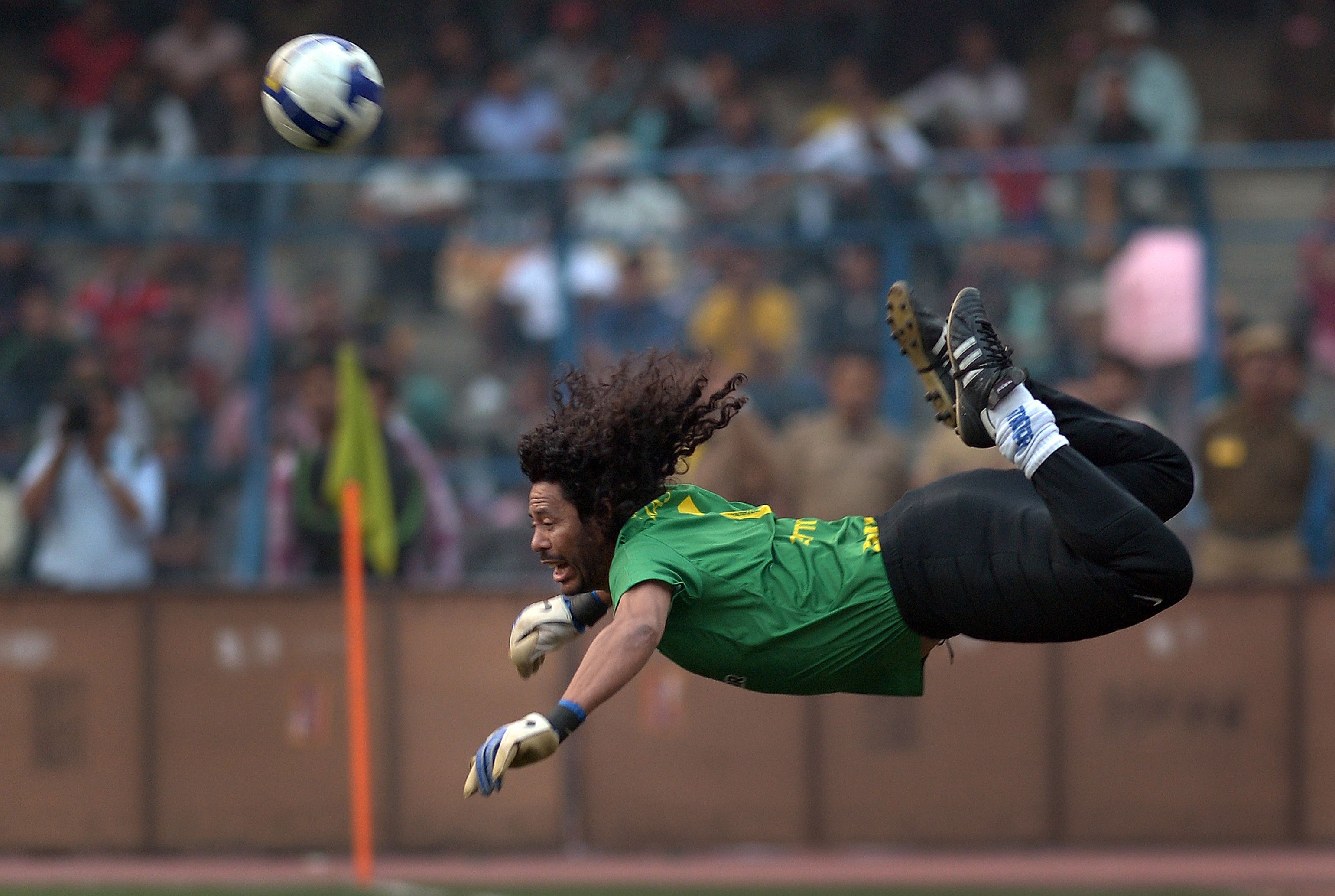 René Higuita sus goles, atajadas, sus constantes salidas del arco y el escorpión lo marcan como uno de los mejores