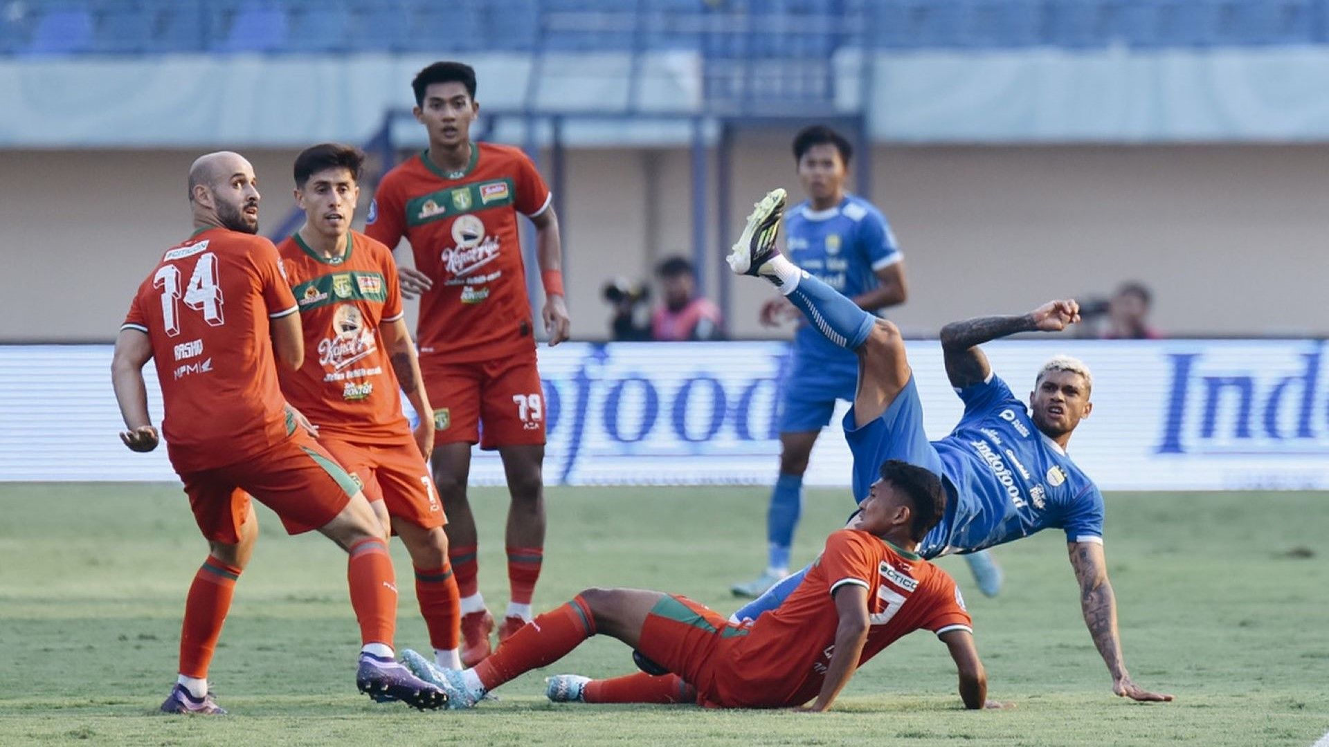 Persib Bandung vs Persebaya Surabaya 18102024