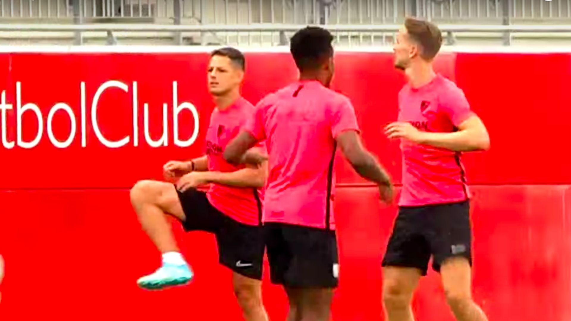 Chicharito Sevilla entrenamiento