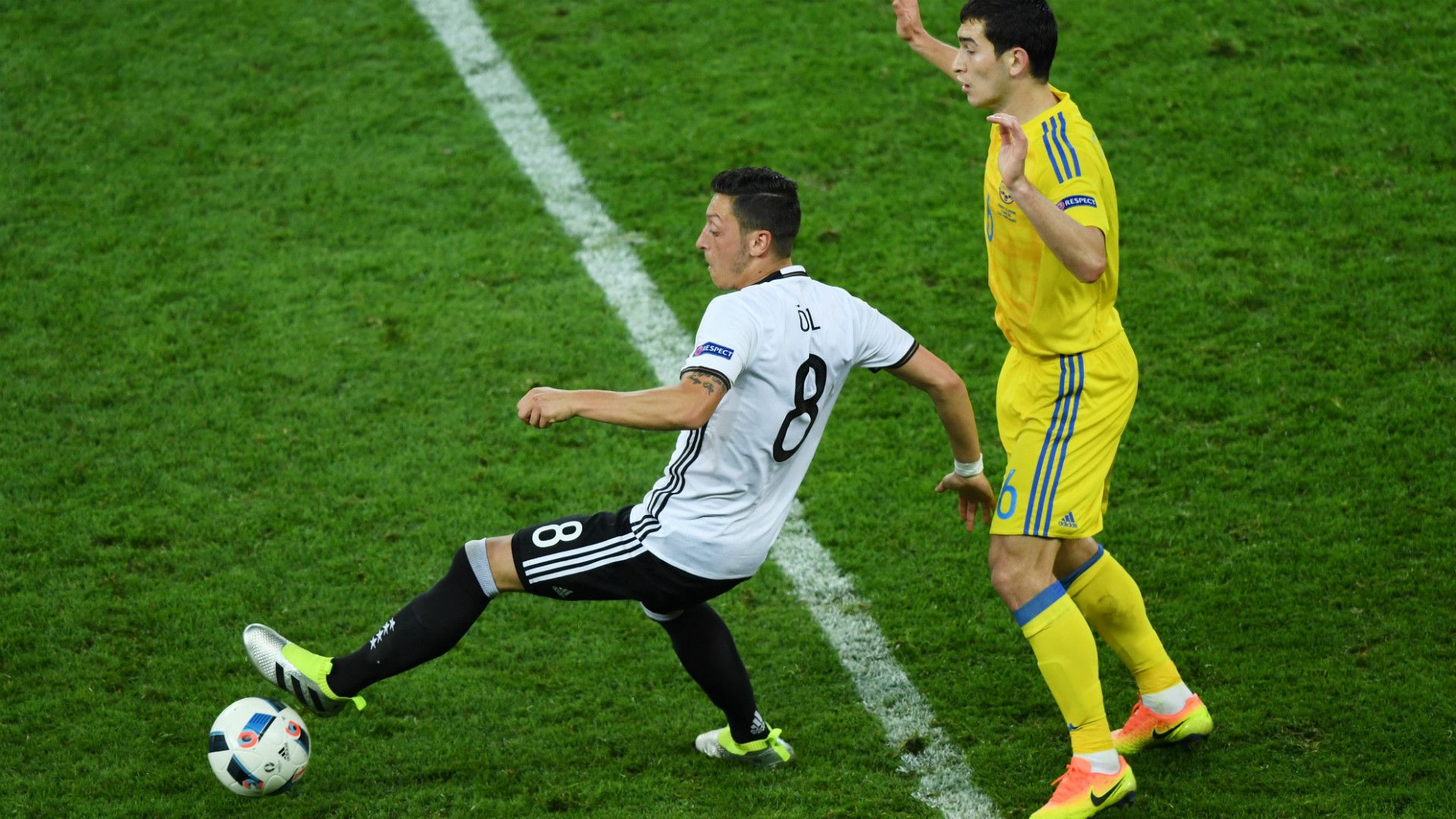 Ozil v Stepanenko Germany v Ukraine