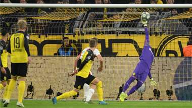 ONLY GERMANY Roman Burki Borussia Dortmund Slavia Champions League 10122019