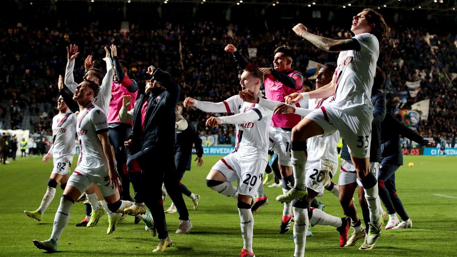 Bologna players celebrating Atalanta Bologna