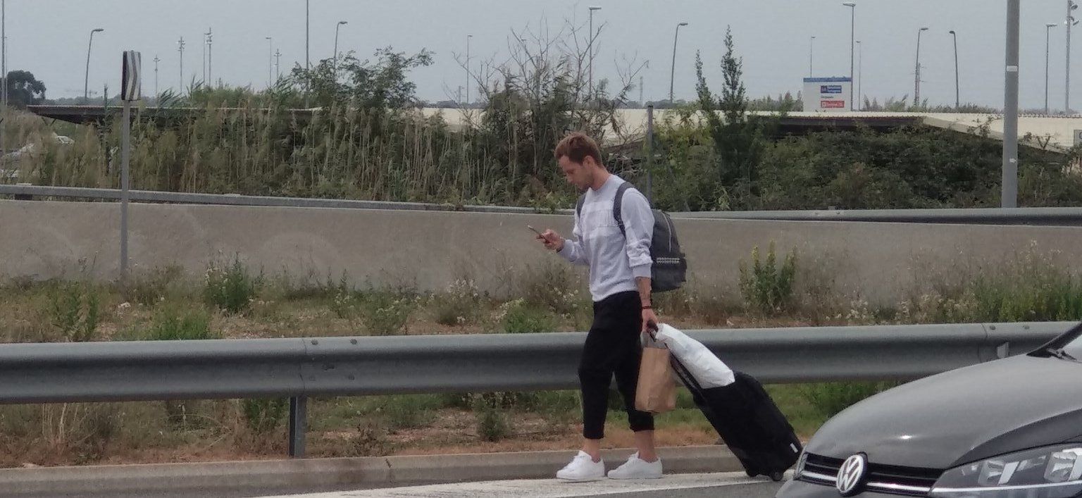 Rakitic atrapado en el aeropuerto