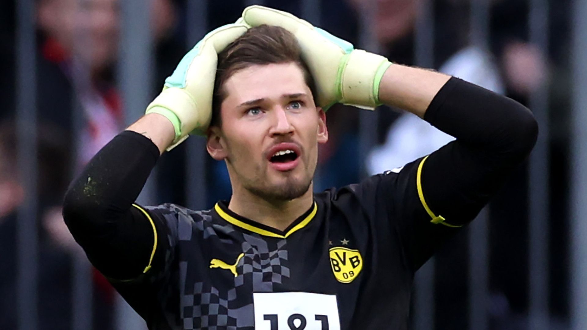 GREGOR KOBEL BORUSSIA DORTMUND BUNDESLIGA 01042023