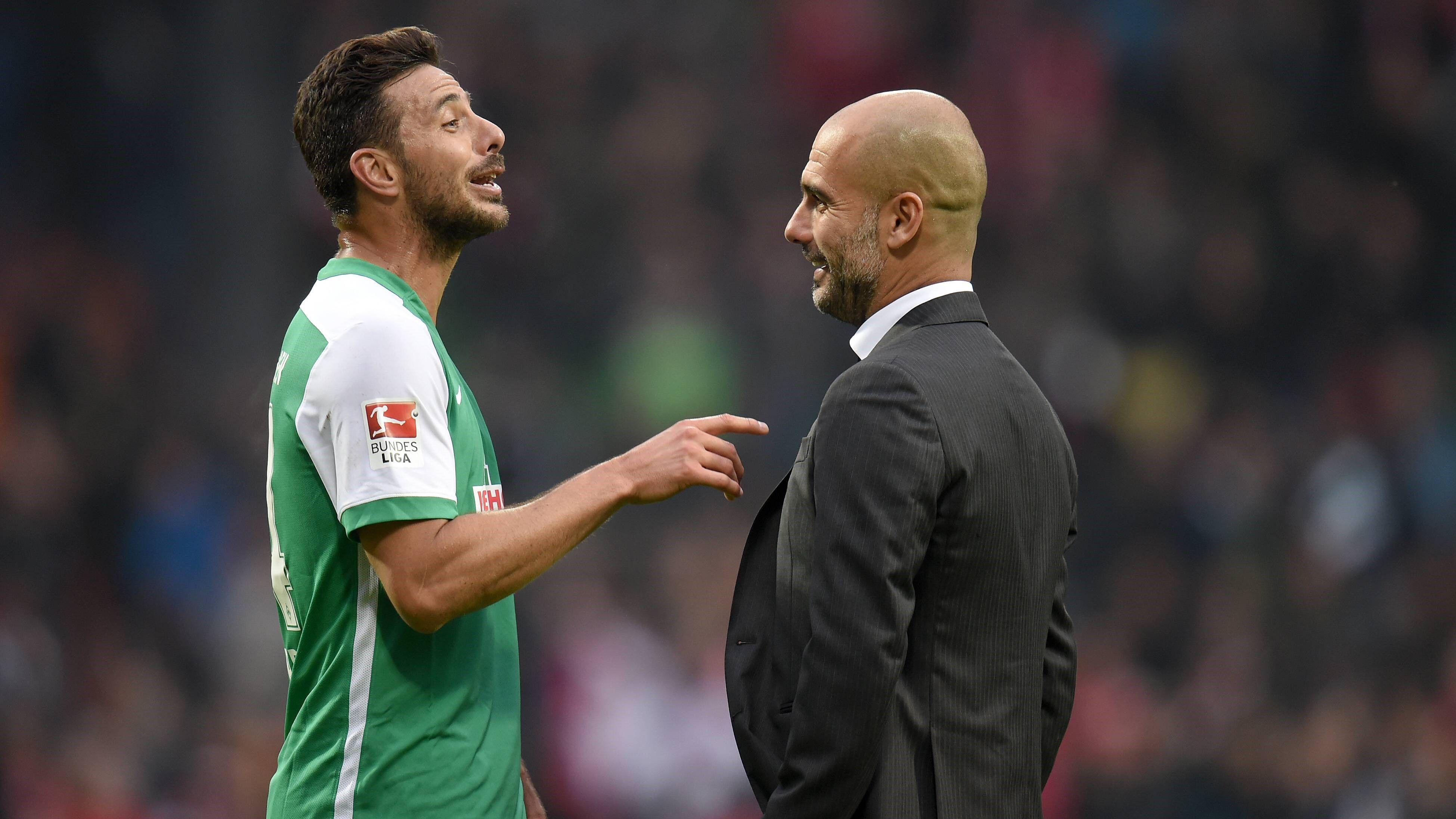GERMANY ONLY Claudio Pizarro Pep Guardiola Werder Bremen Bayern München