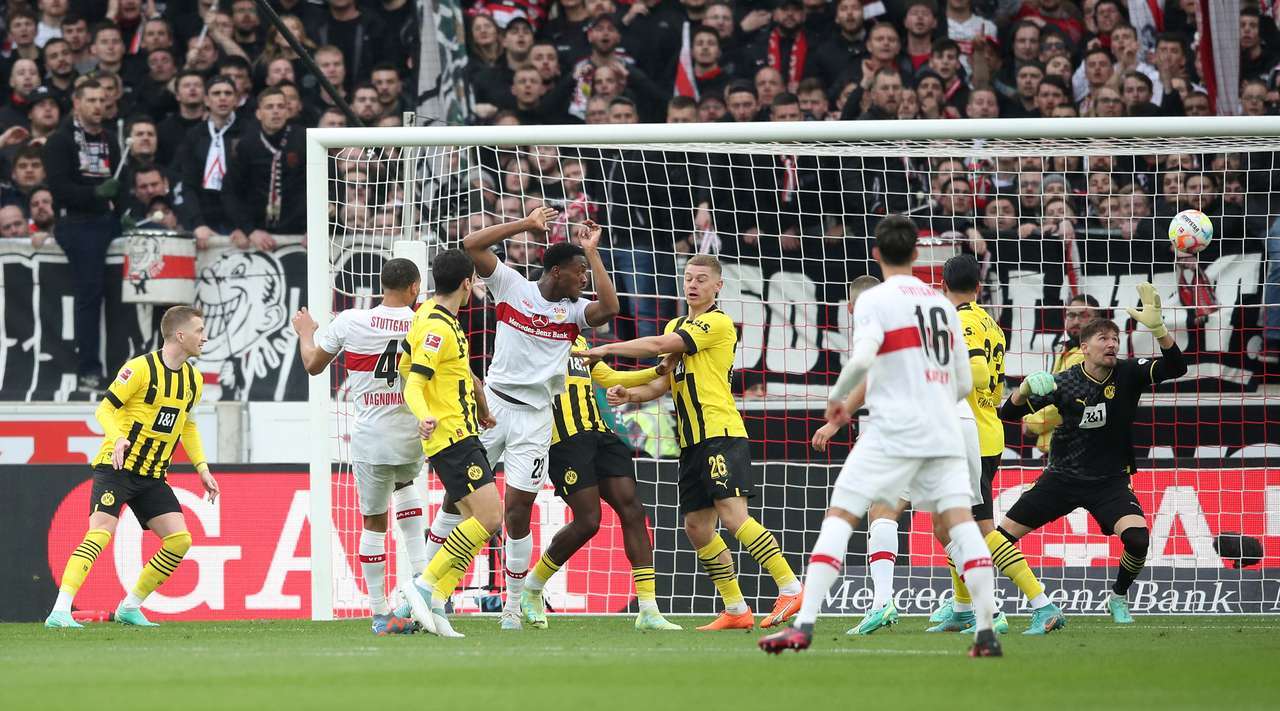 Stuttgart v Dortmund
