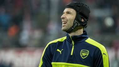 Petr Cech Arsenal 2017