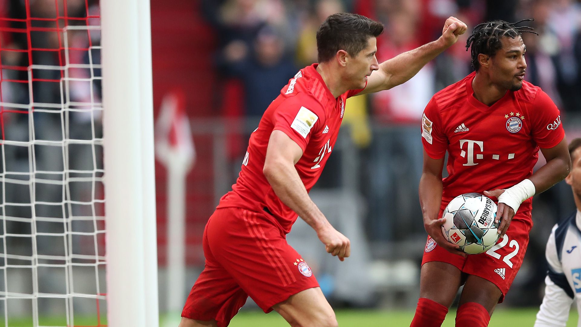 Robert Lewandowski Serge Gnabry FC Bayern 2019