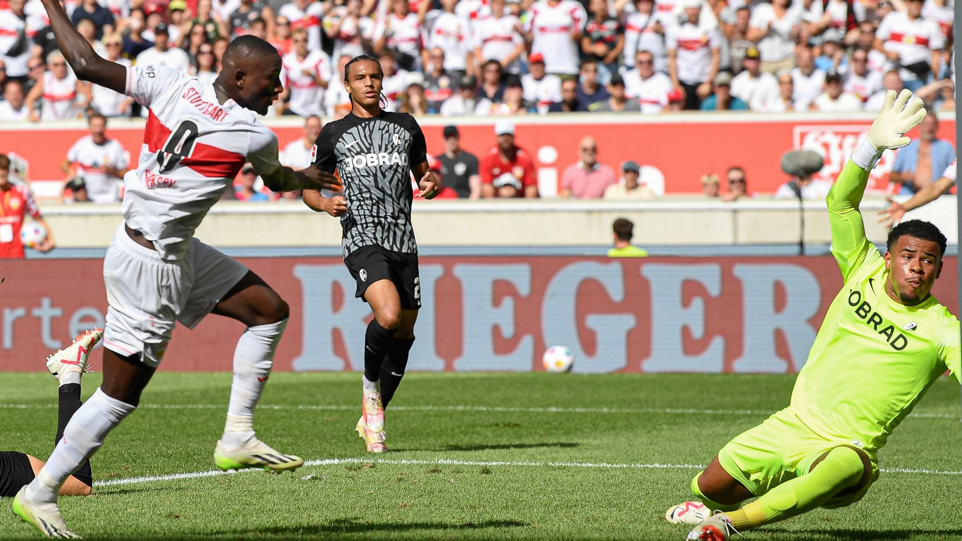 Serhou Guirassy Stuttgart 2023-24 action shot