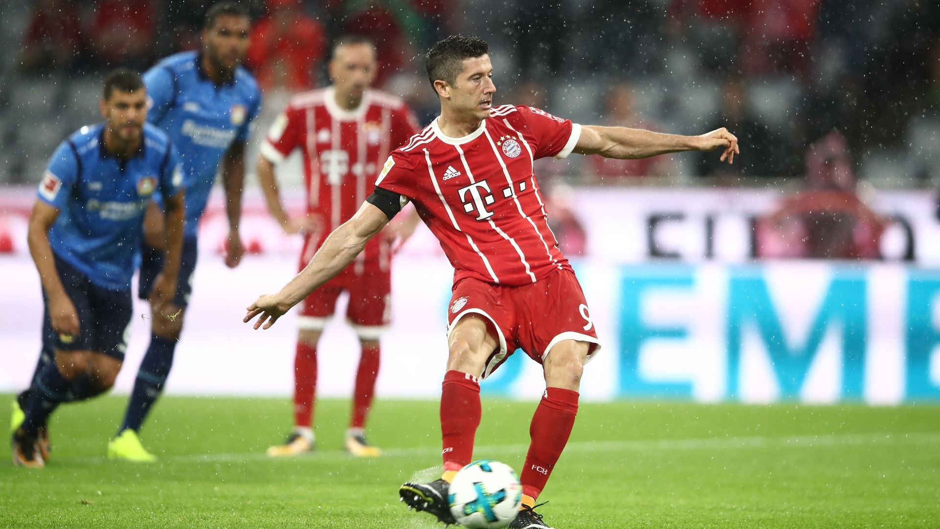 robert lewandowski bayern münchen bayer leverkusen bundesliga 081817