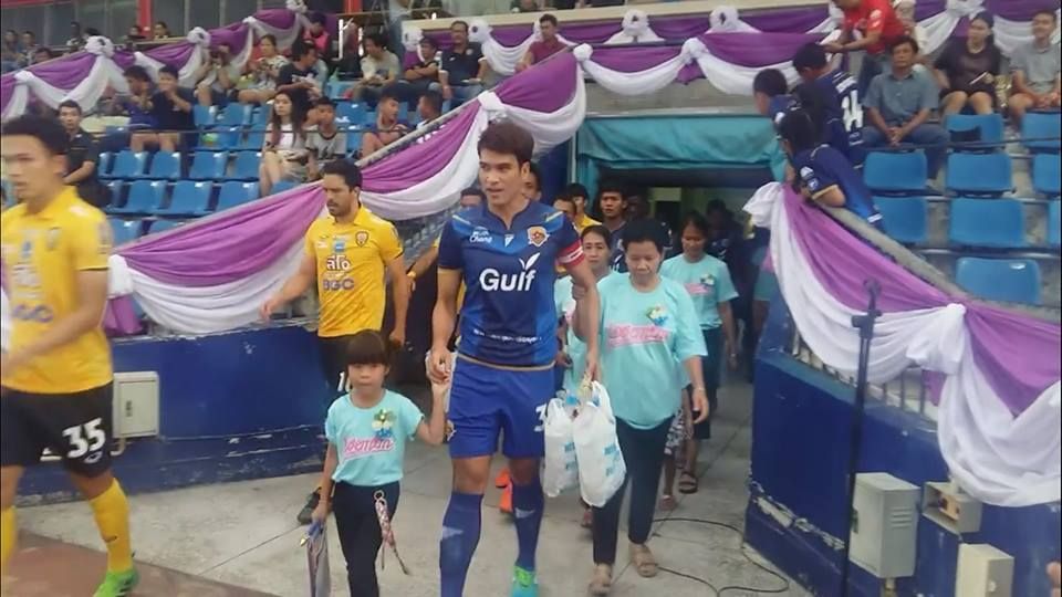 อยูธยา ยูไนเต็ด จูงมือคุณแม่ลงสนาม