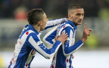 Basacikoglu Ziyech sc Heerenveen Roda JC Eredivisie 01182014 Hakim Ziyech. Chelsea mua Hakim Ziyech. Đội bóng của Văn Hậu kiếm được 1,8 triệu euro khi Hakim Ziyech đến Chelsea. Heerenveen hưởng lợi nếu Hakim Ziyech về Chelsea. Chelsea đạt thoả thuận Hakim Ziyech. Ajax bán Hakim Ziyech. Giá của Hakim Ziyech. Phí giải phóng hợp đồng của Hakim Ziyech. Hakim Ziyech ghi bàn bóng đập mặt Kepa. tin chuyển nhượng bóng đá. trực tiếp bóng đá hôm nay. xem bong da Heerenveen. Văn Hậu. Đoàn Văn Hậu. Văn Hậu dự bị. Trực tiếp giải VĐQG Hà Lan. Trực tiếp Văn Hậu. Xem trực tiếp Văn Hậu. Xem trực tiếp Heerenveen ở đâu. Trực tiếp bóng đá. Kết quả bóng đá. Tin tức bóng đá. Bóng đá. Xem bóng đá. Chuyển nhượng. Chuyển nhượng mùa Đông.